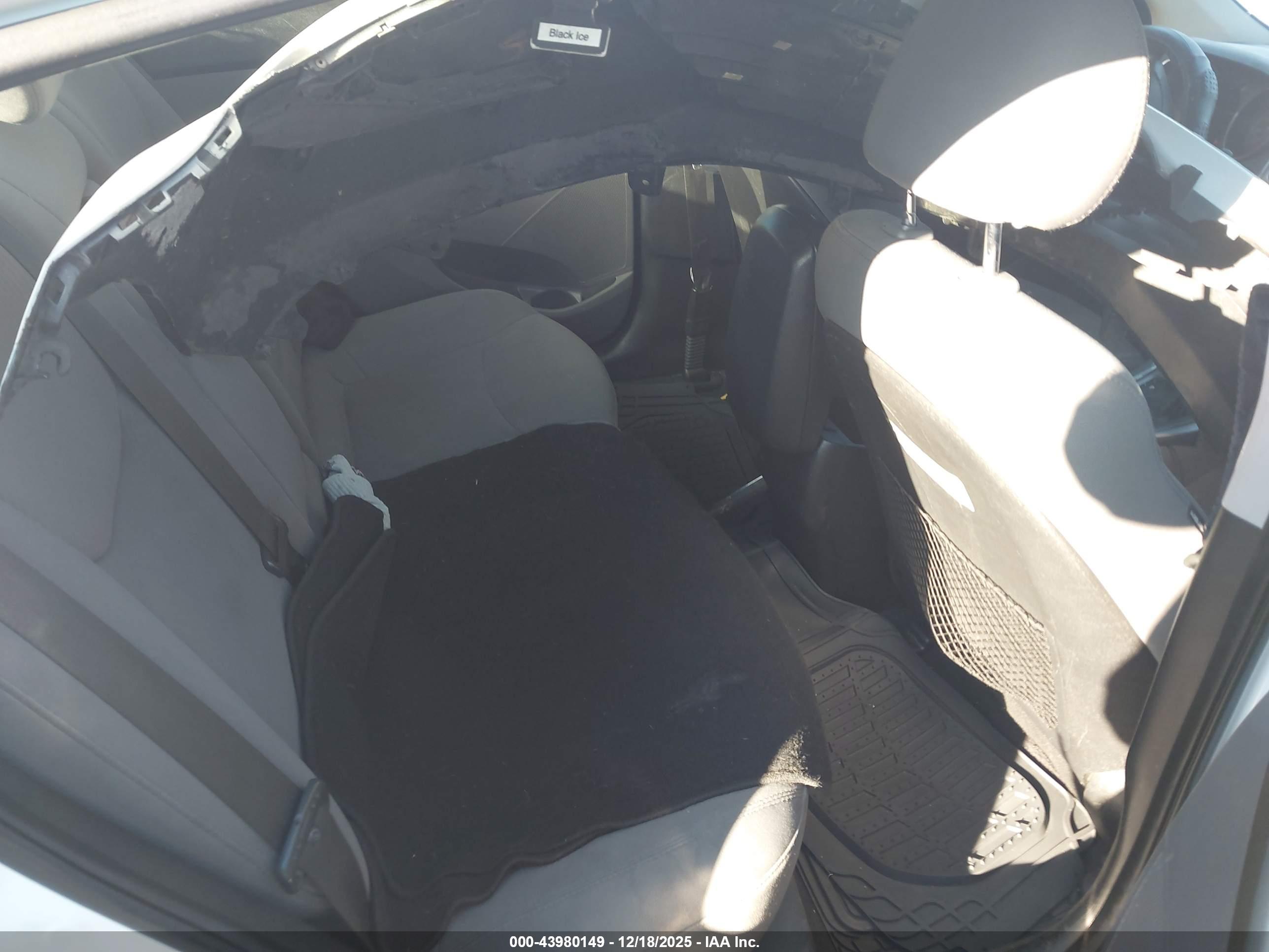 HYUNDAI ELANTRA image 8
