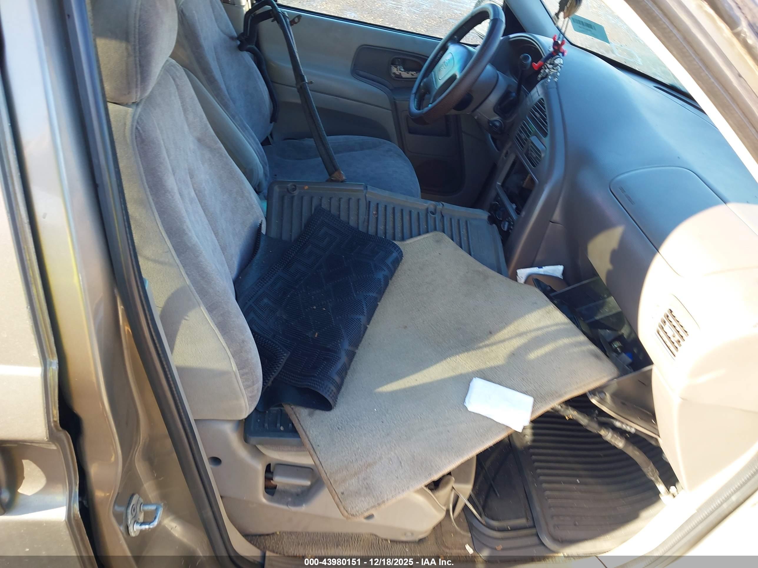 NISSAN QUEST image 5
