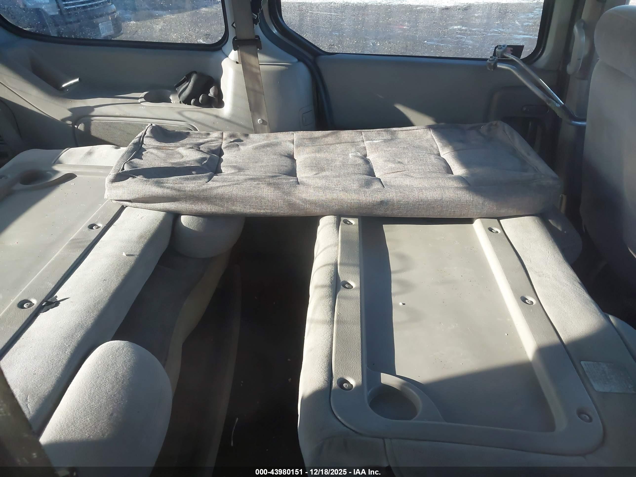 NISSAN QUEST image 8