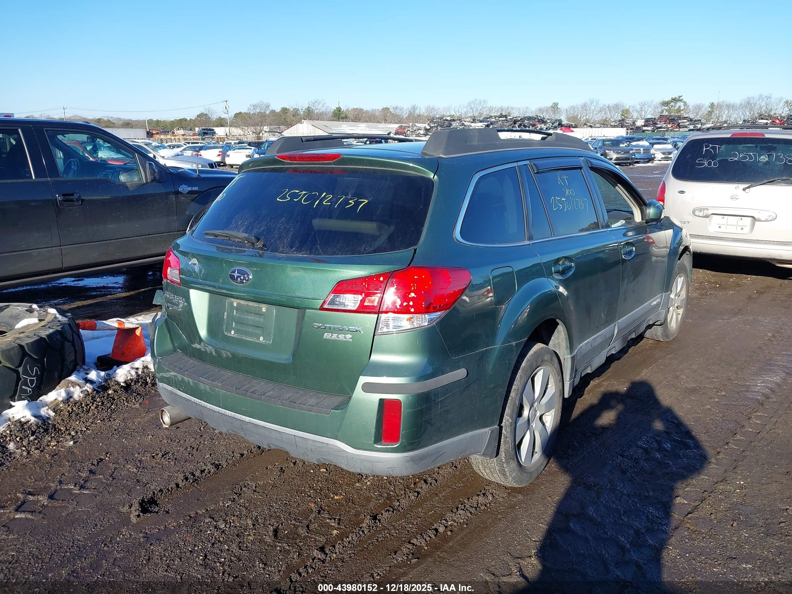SUBARU OUTBACK image 4
