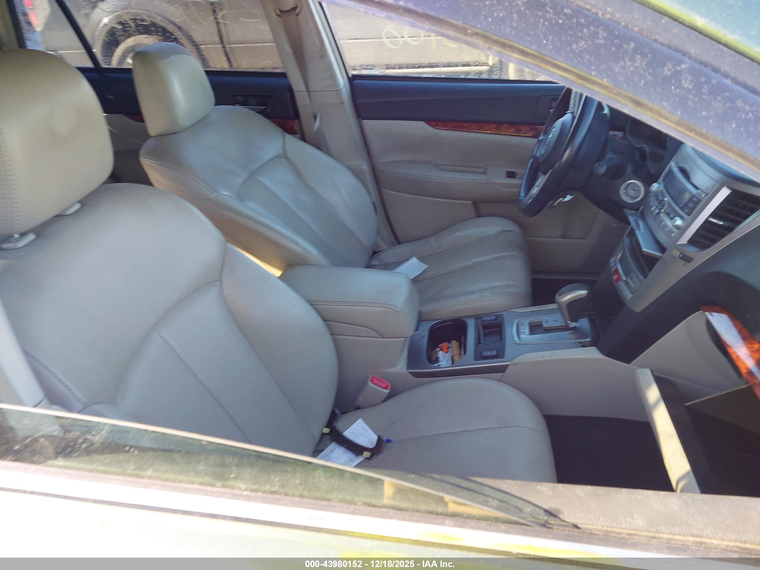 SUBARU OUTBACK image 5