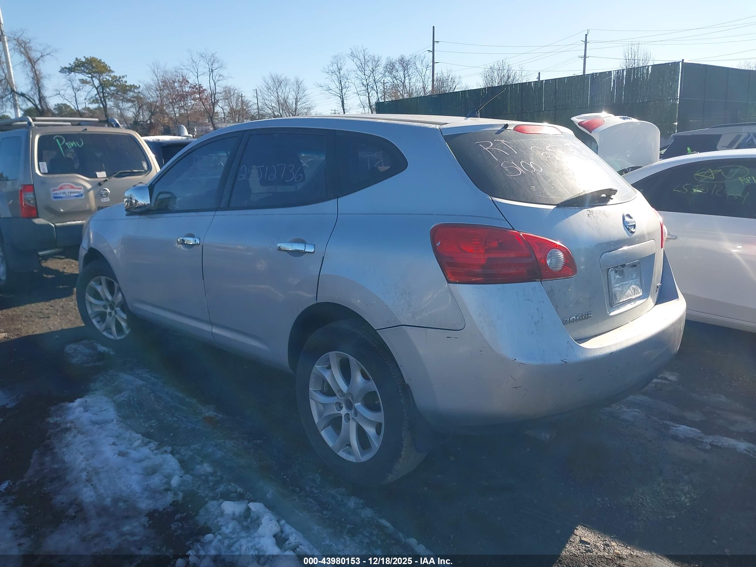 NISSAN ROGUE image 3