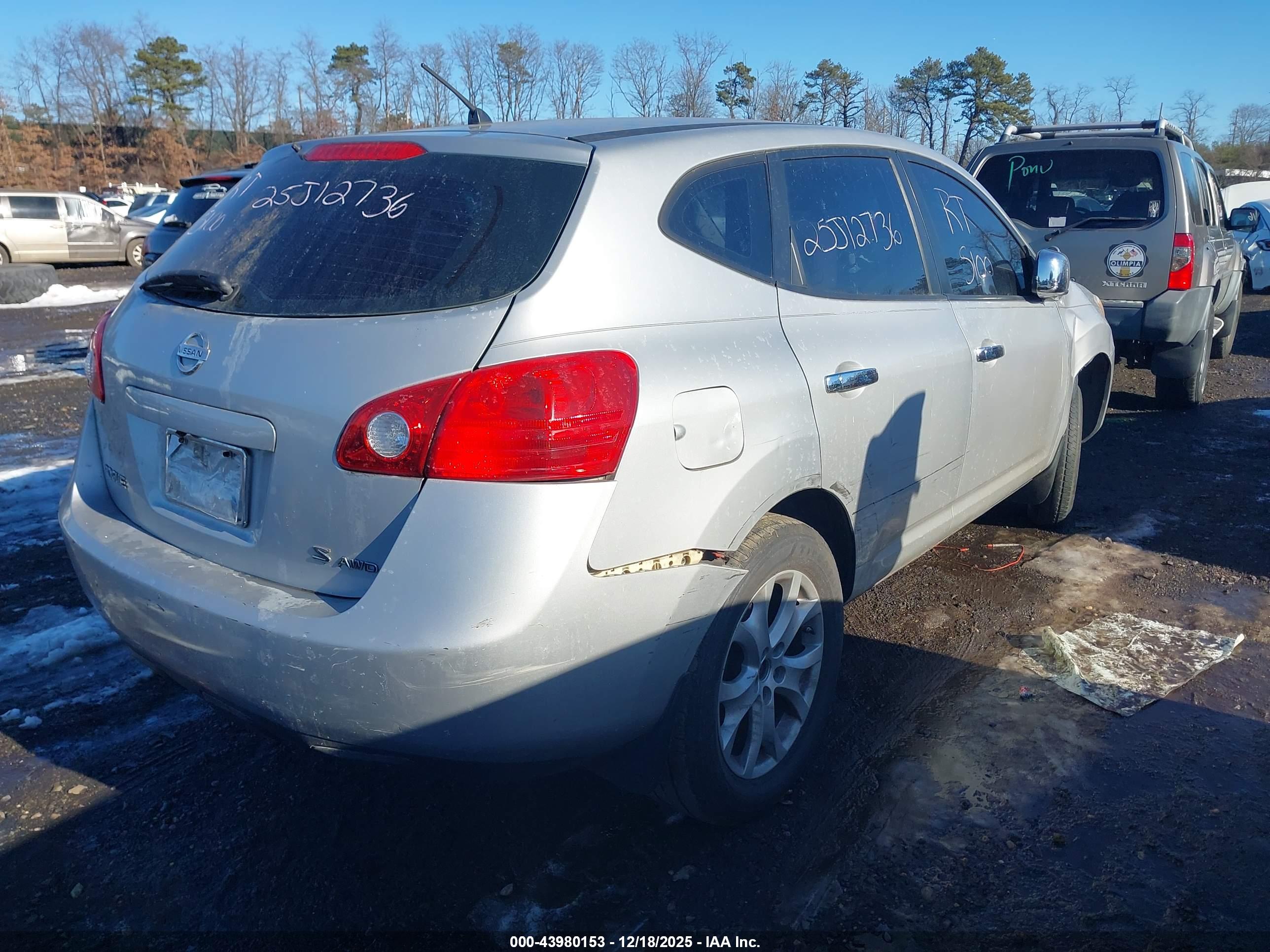 NISSAN ROGUE image 4