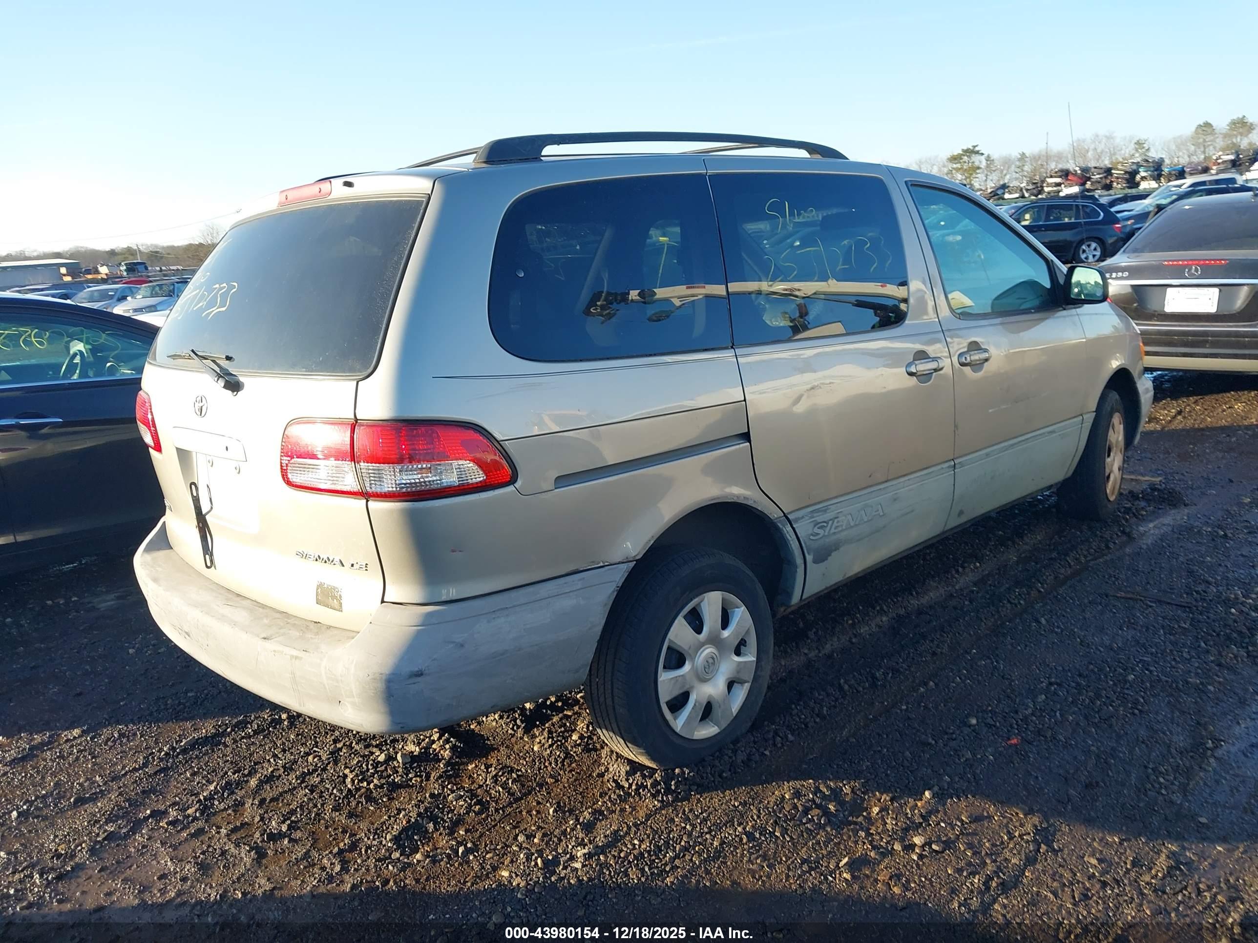 TOYOTA SIENNA image 4