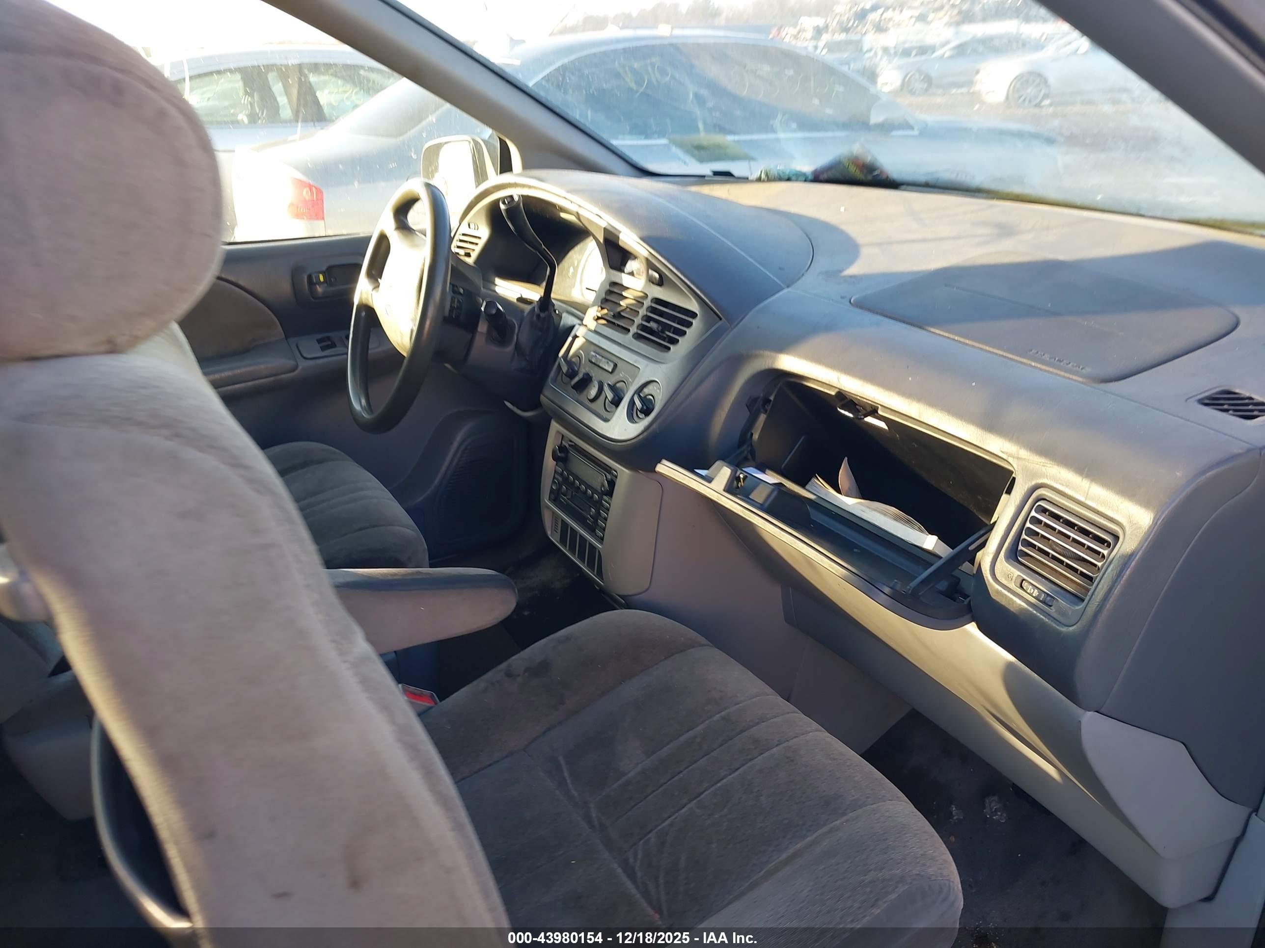 TOYOTA SIENNA image 5