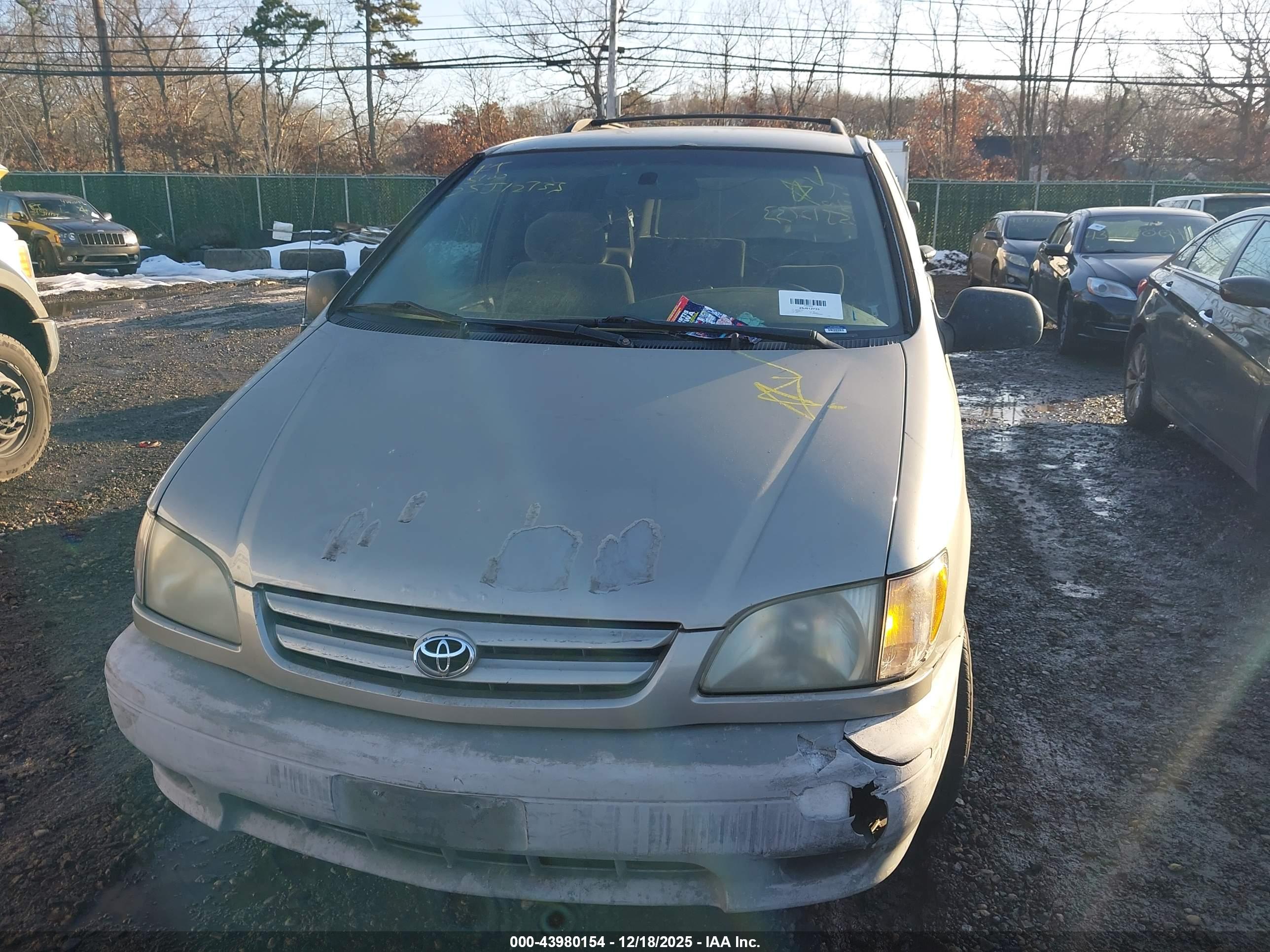 TOYOTA SIENNA image 6