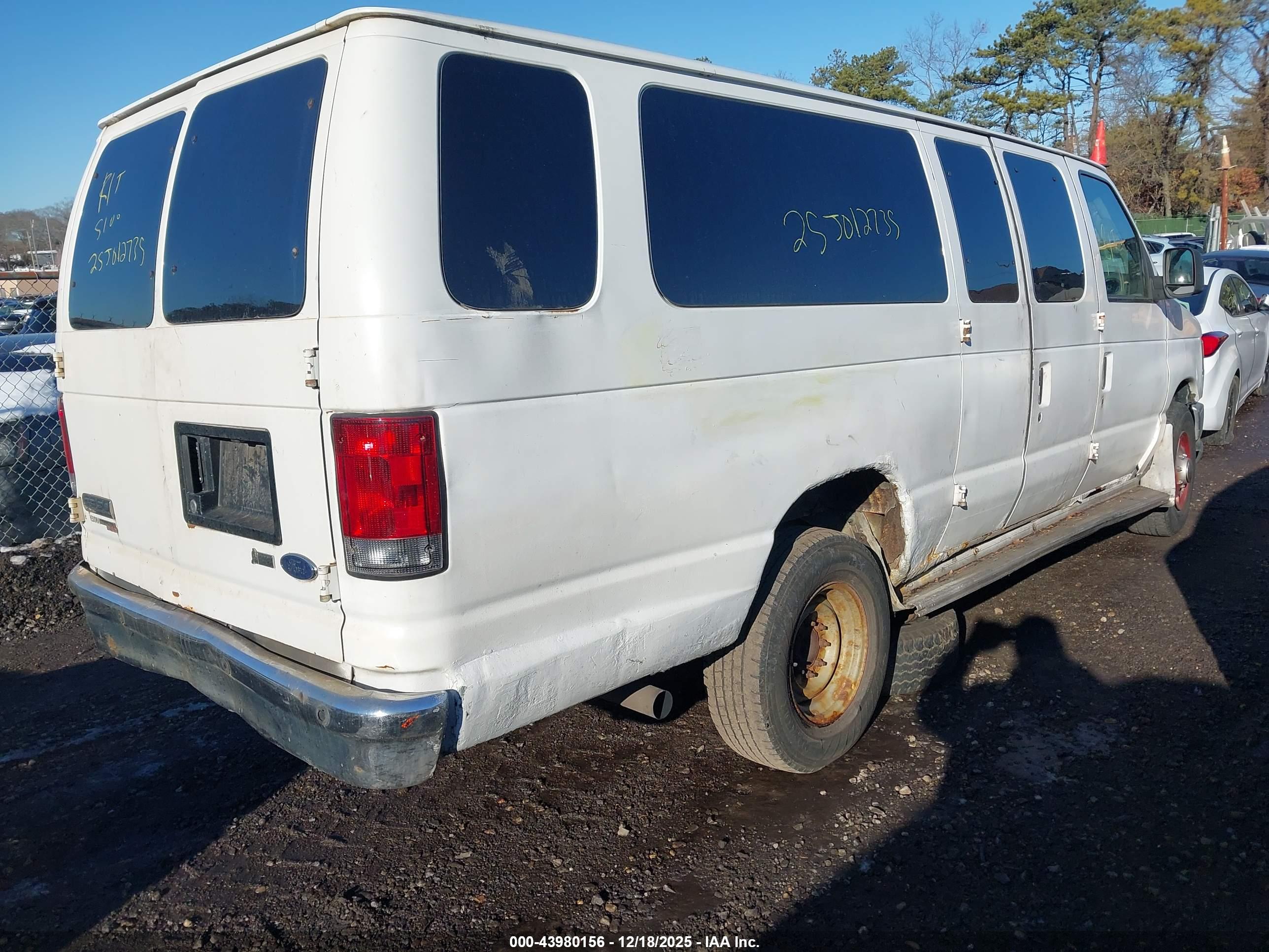 FORD E-350 image 4