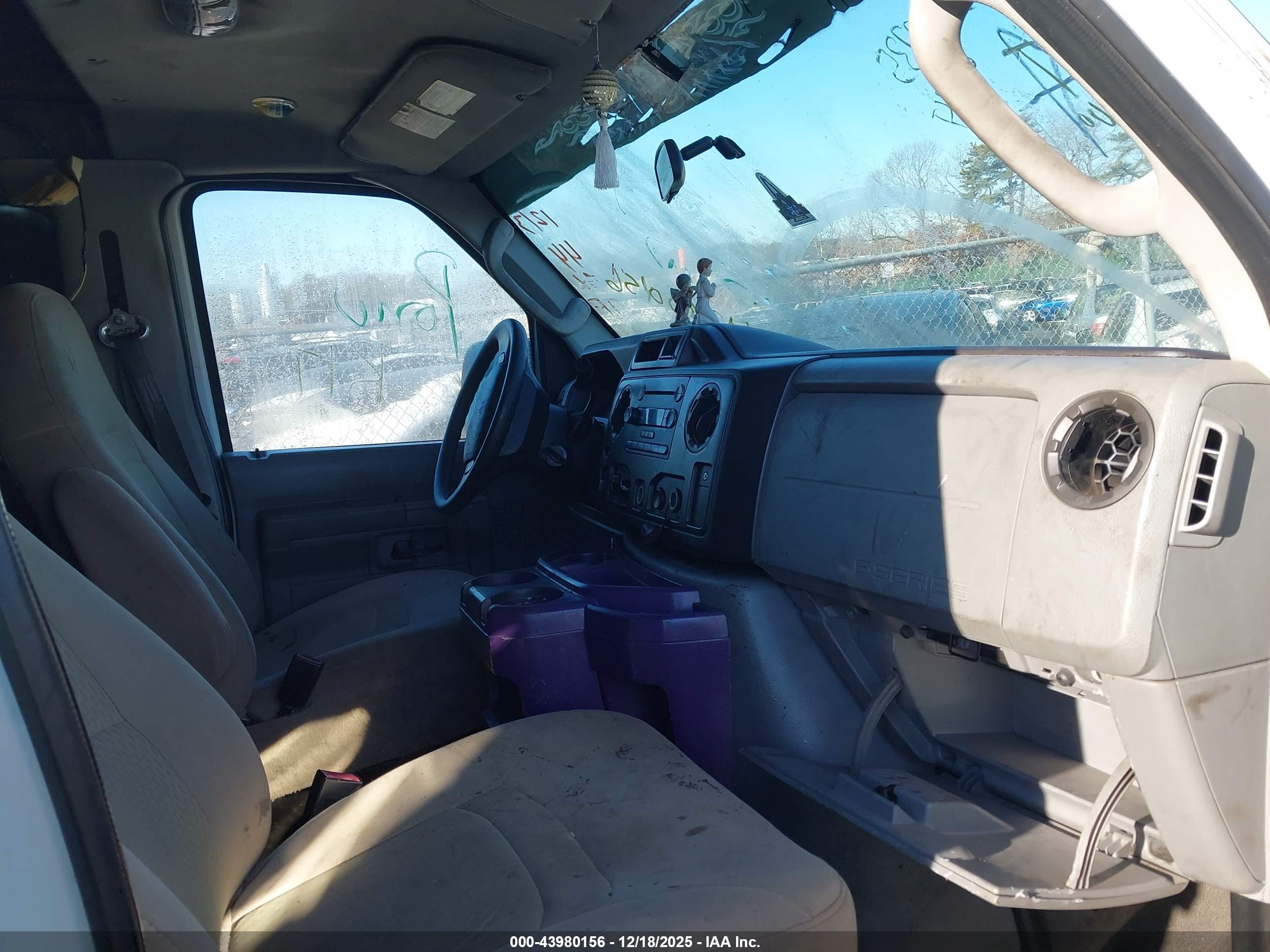 FORD E-350 image 5