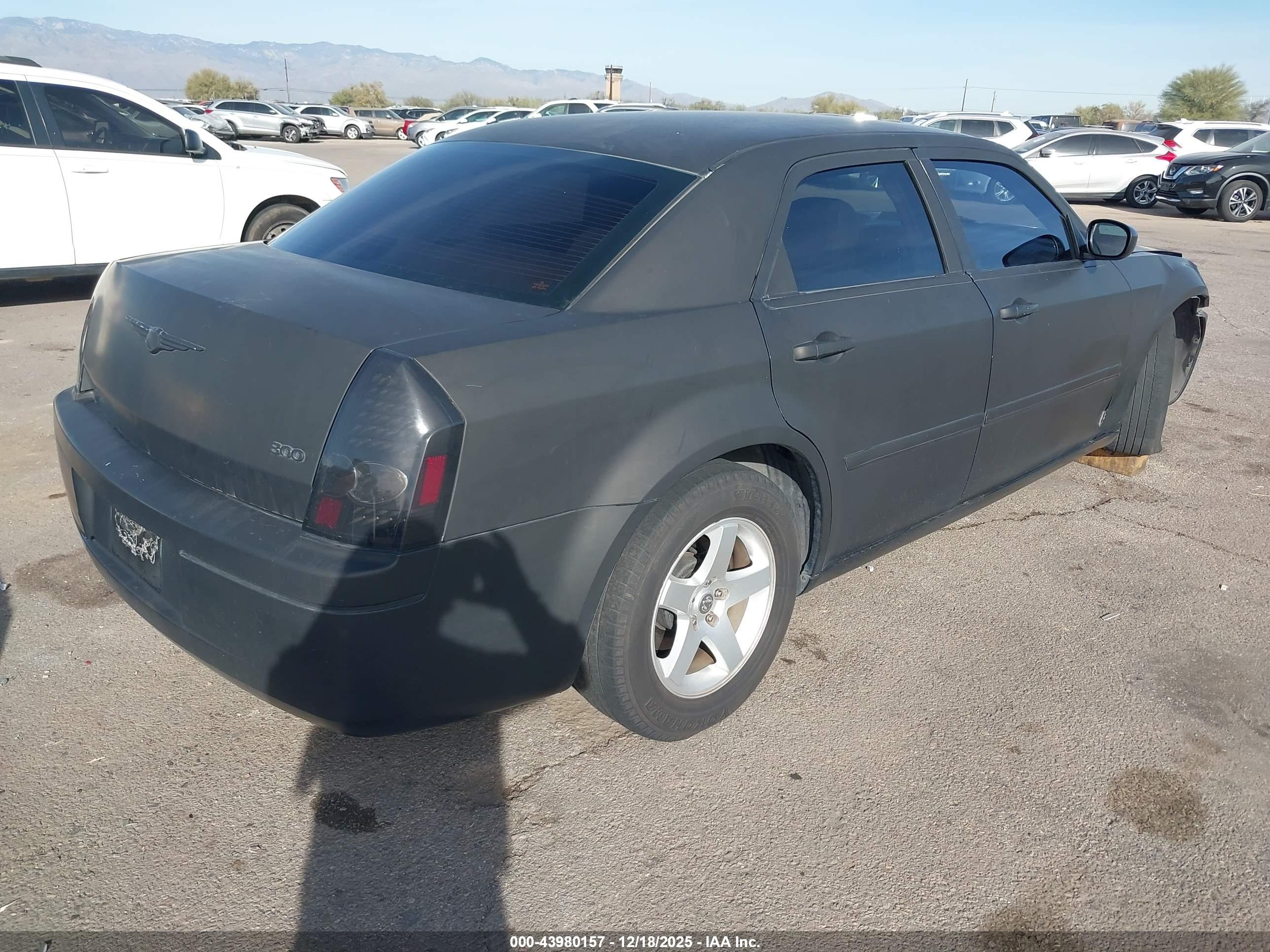 CHRYSLER 300 image 4