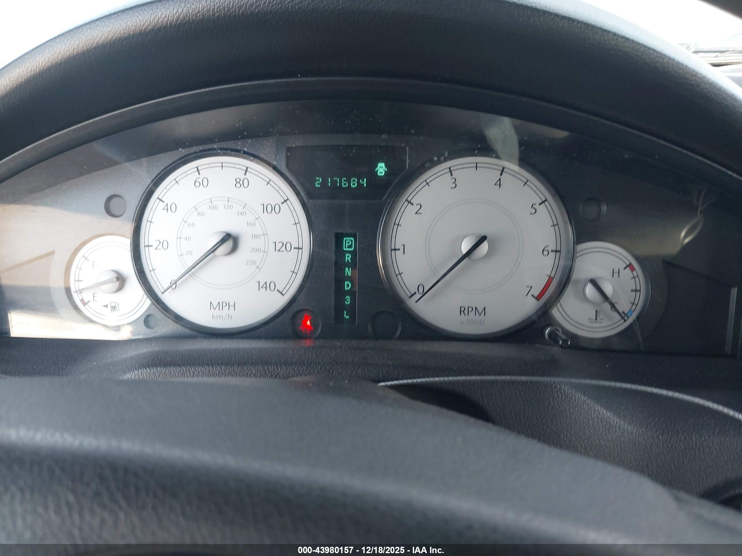CHRYSLER 300 image 7