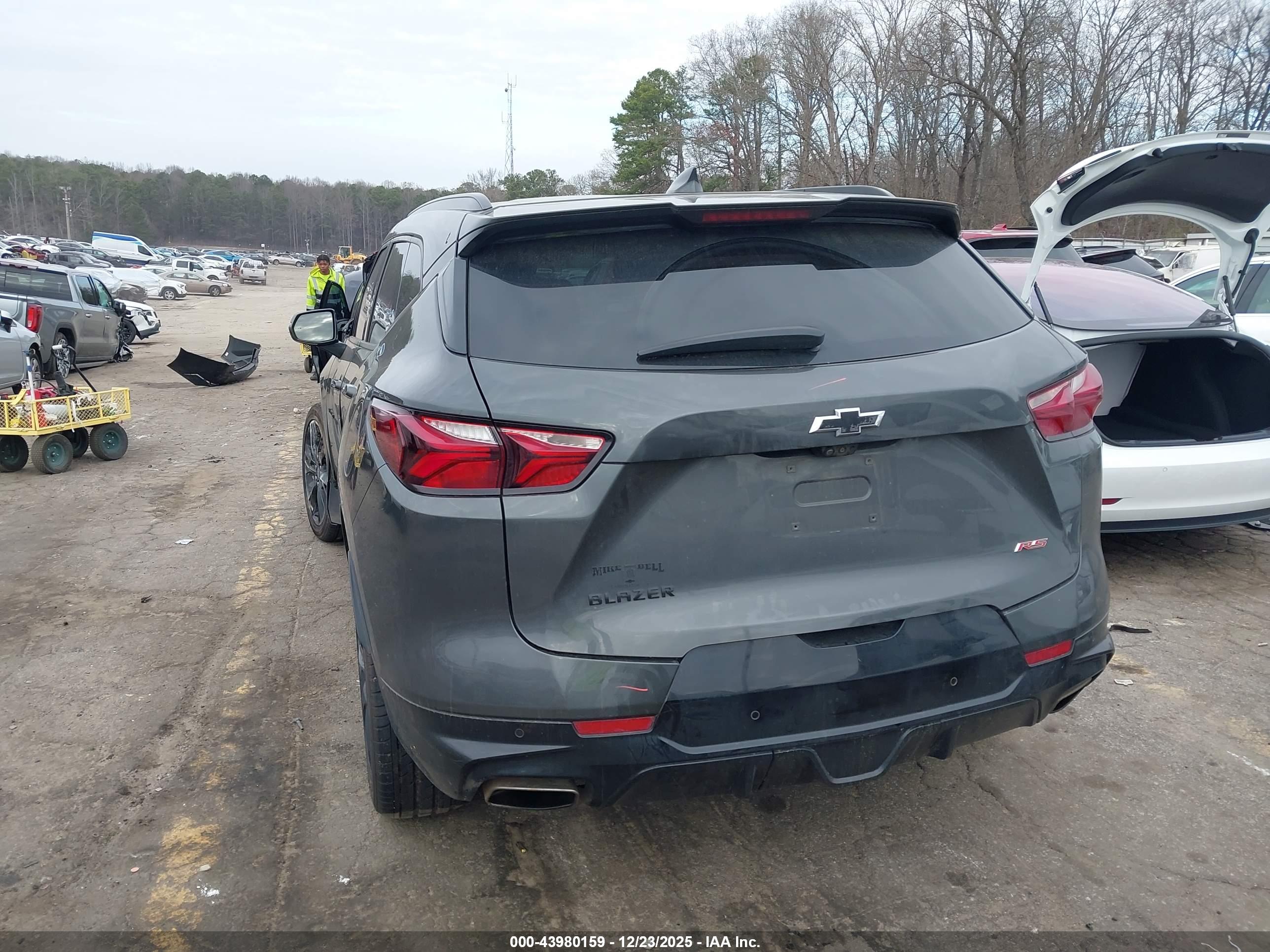 CHEVROLET BLAZER image 3
