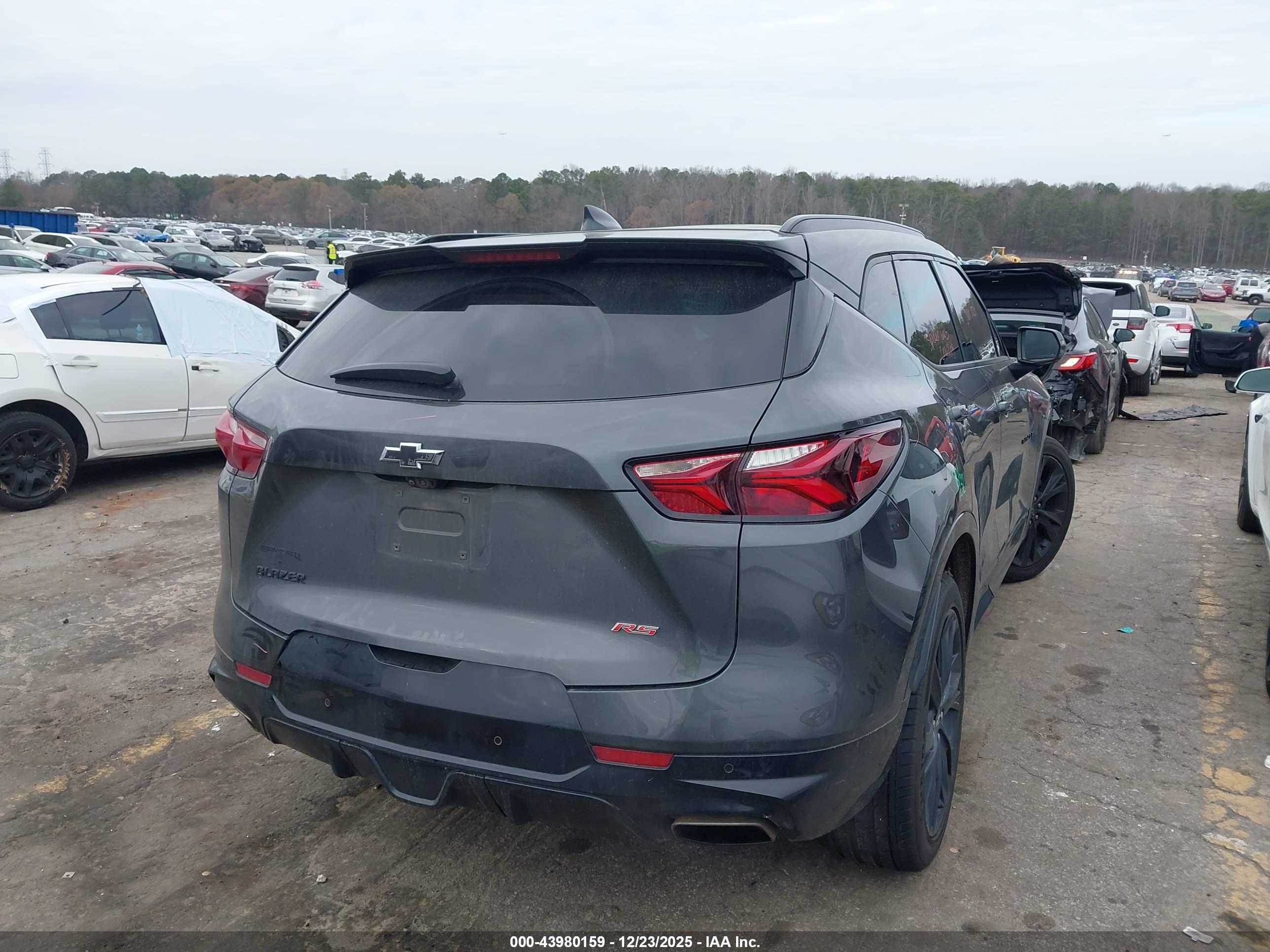 CHEVROLET BLAZER image 4