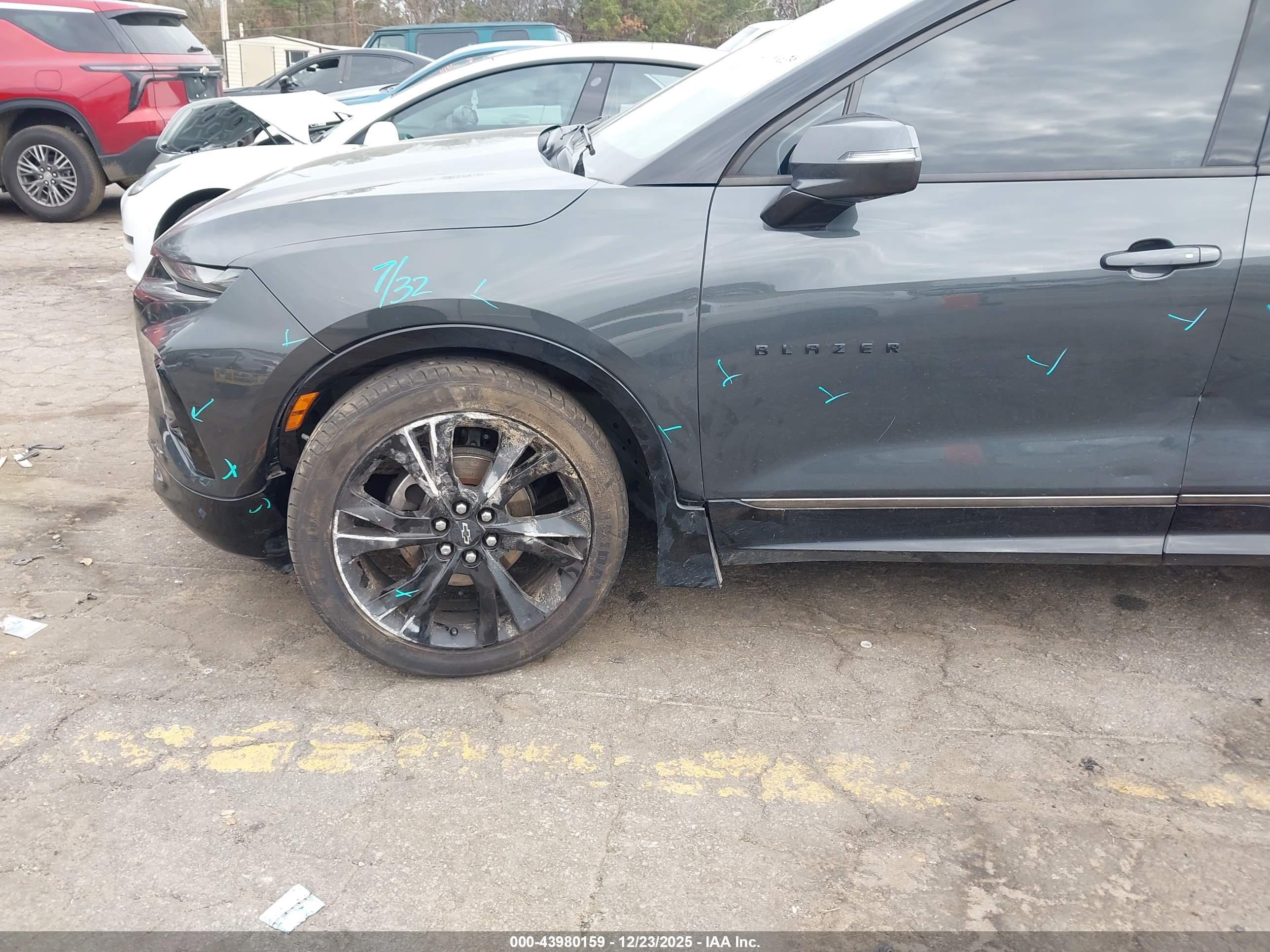 CHEVROLET BLAZER image 6