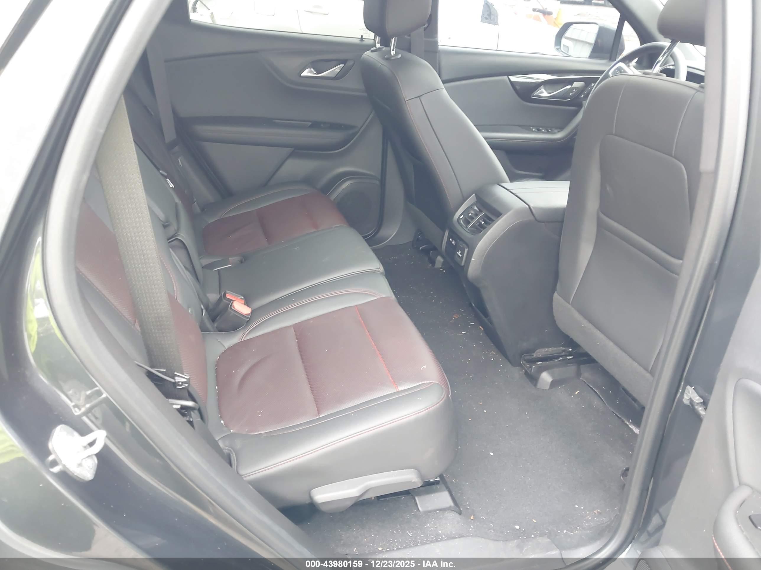 CHEVROLET BLAZER image 8