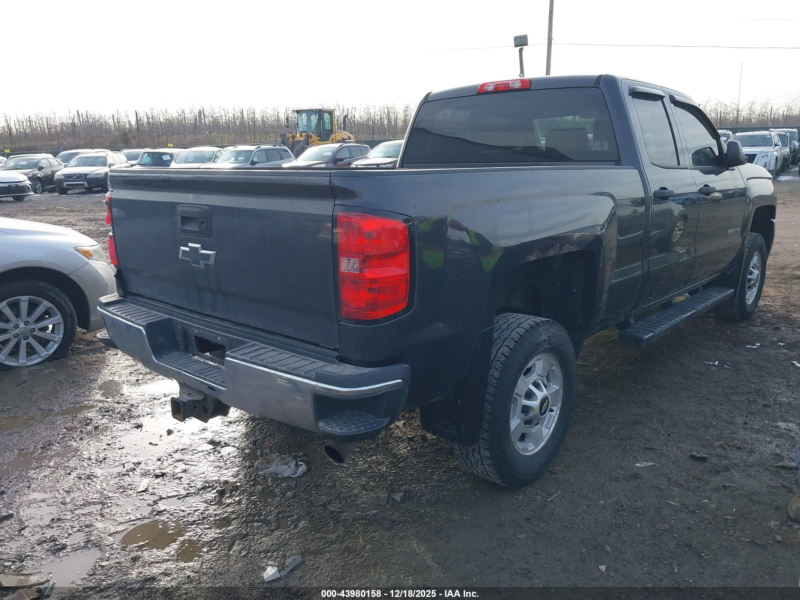 CHEVROLET SILVERADO image 4