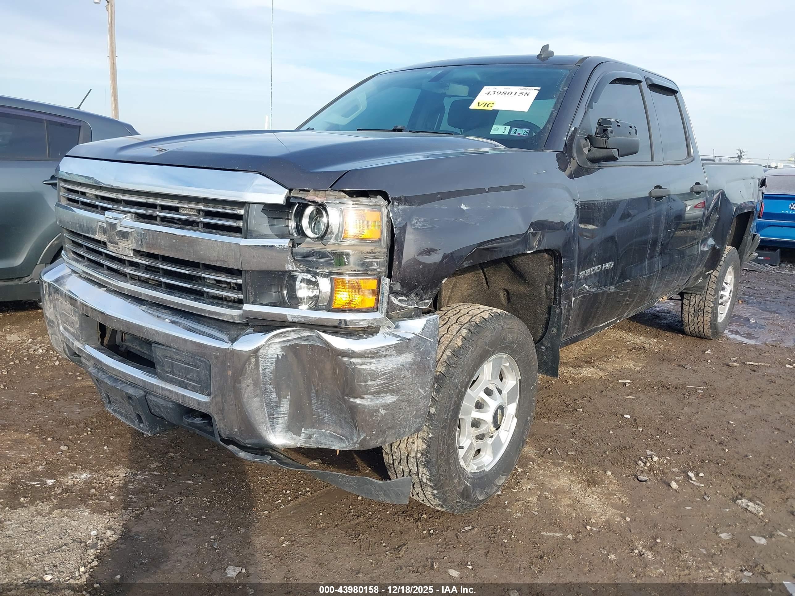 CHEVROLET SILVERADO image 6