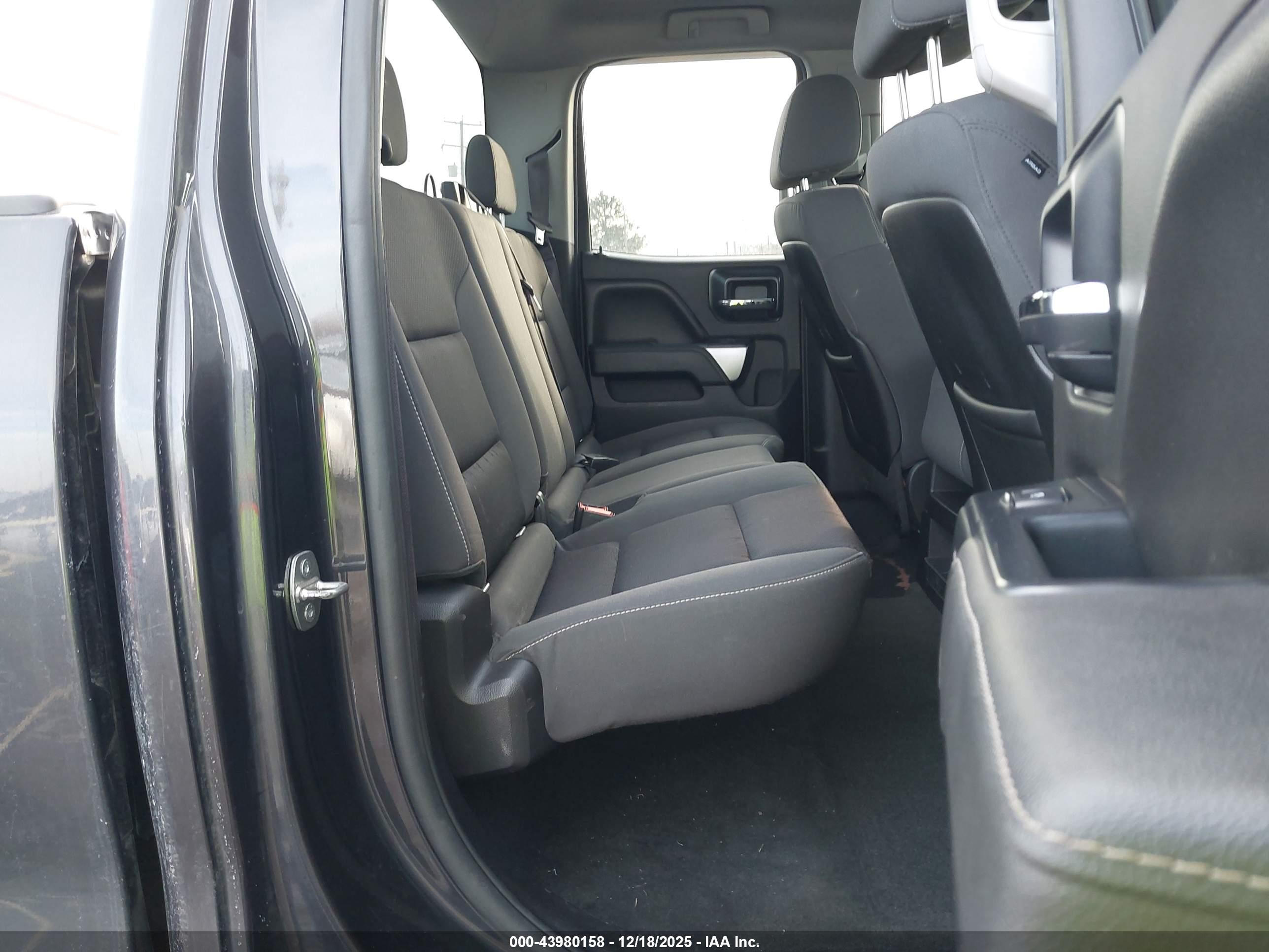 CHEVROLET SILVERADO image 8