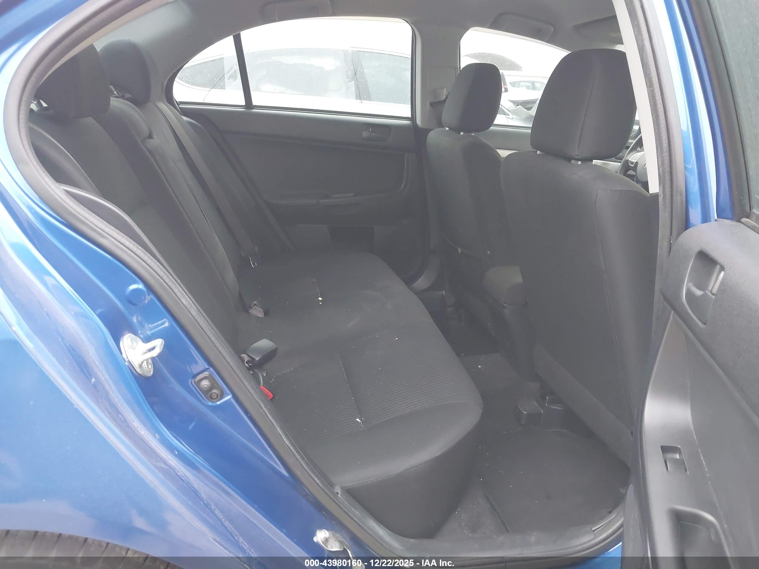 MITSUBISHI LANCER image 8