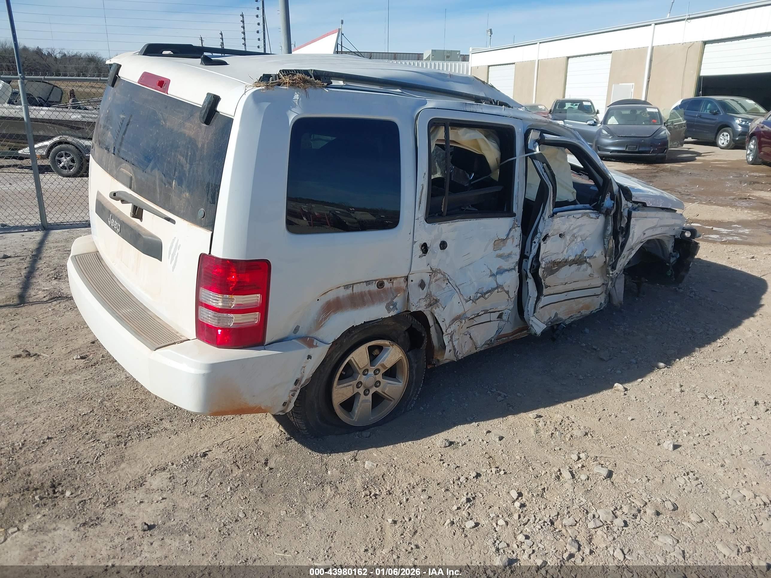 JEEP LIBERTY image 4