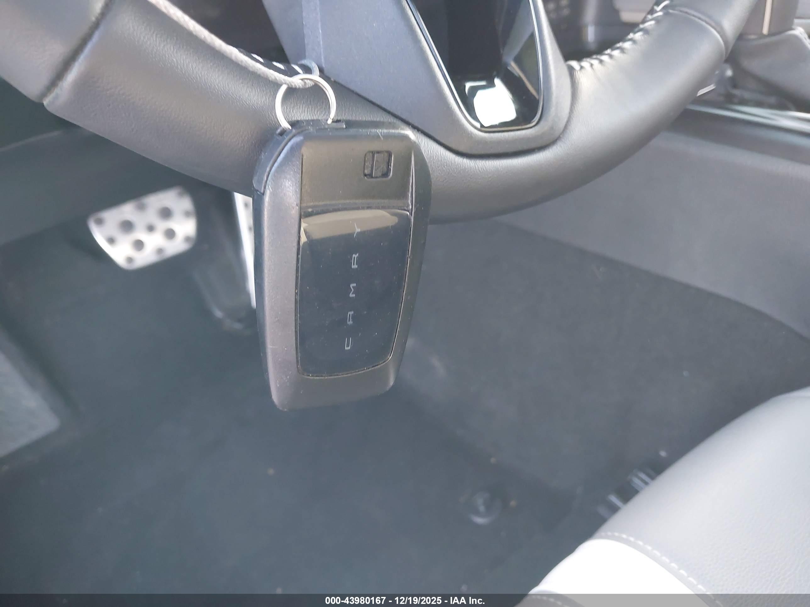 TOYOTA CAMRY image 11