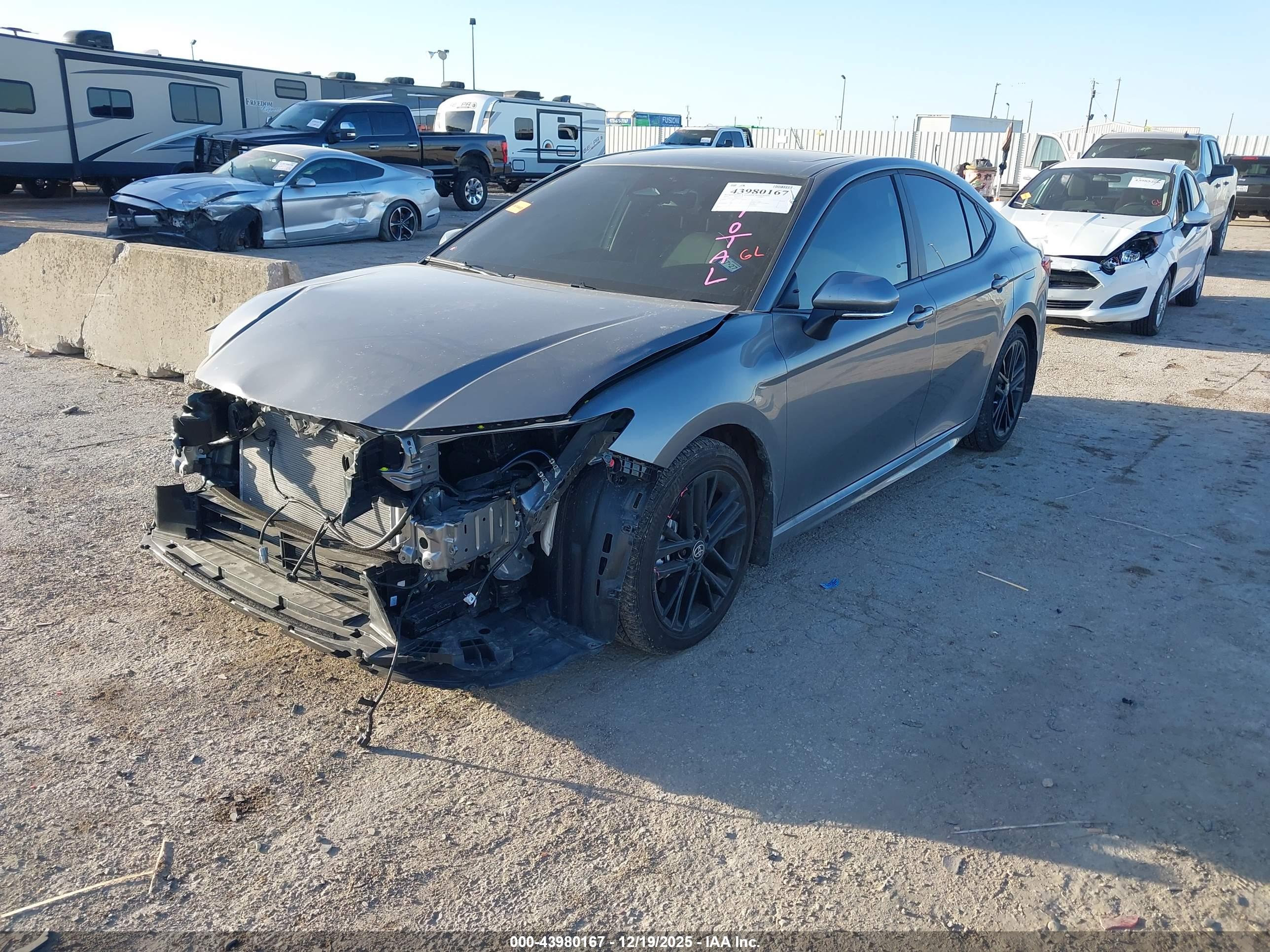 TOYOTA CAMRY image 2