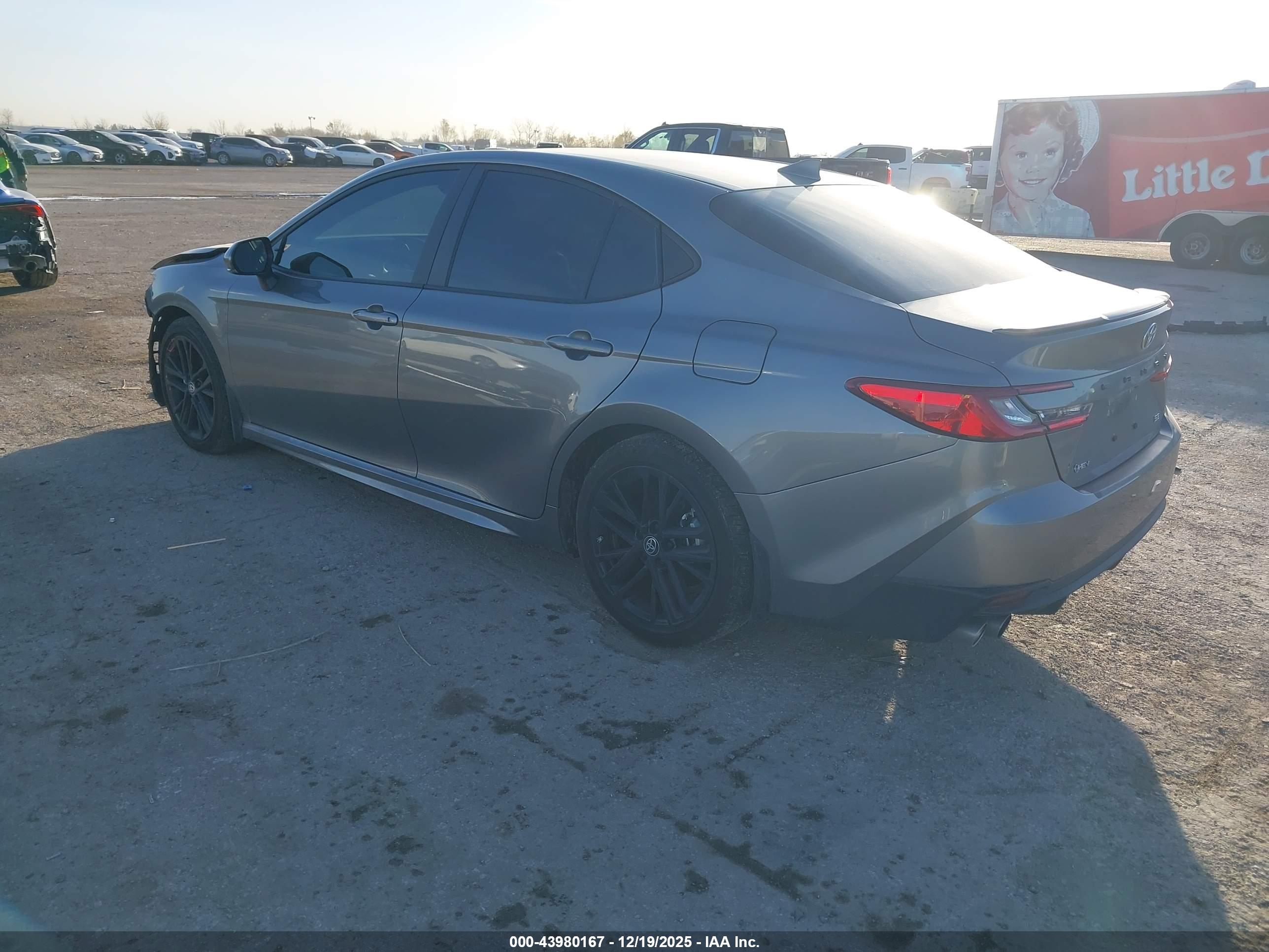 TOYOTA CAMRY image 3