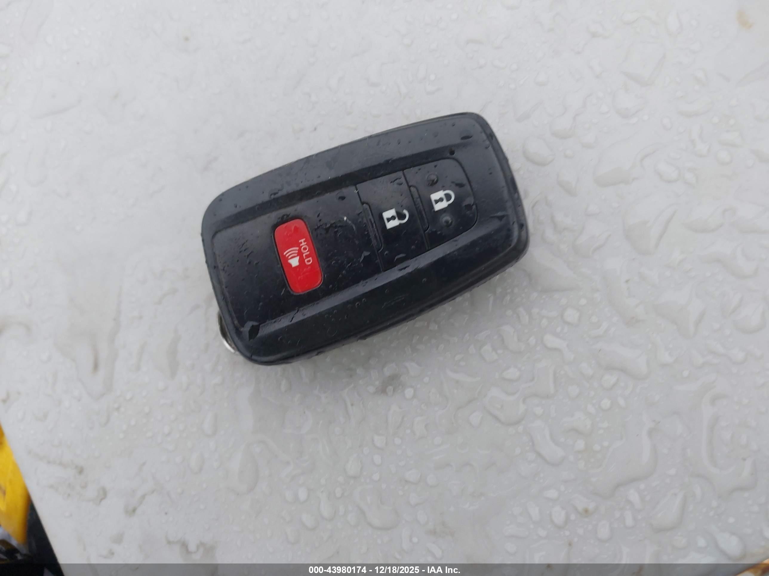 TOYOTA PRIUS image 11