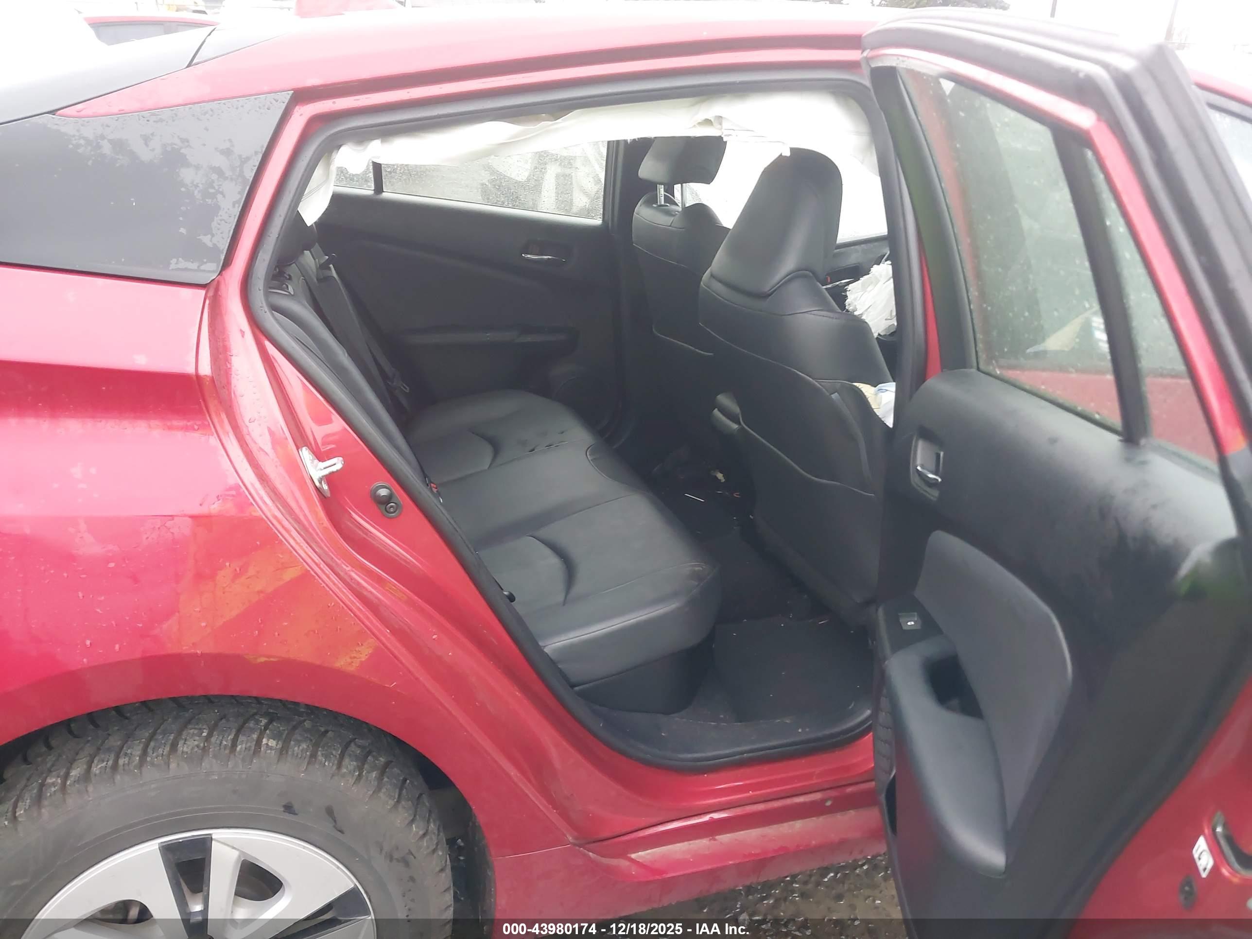 TOYOTA PRIUS image 8