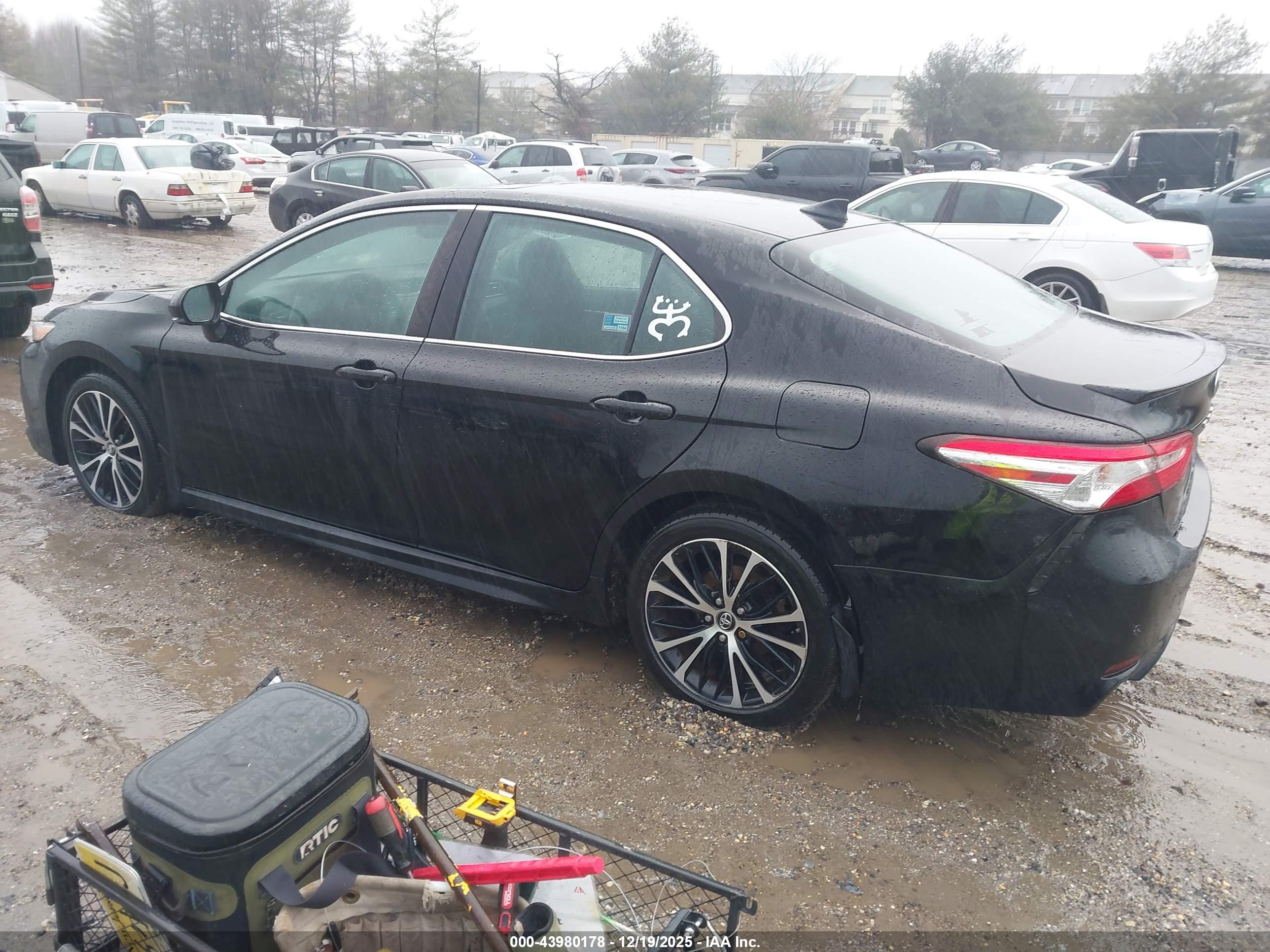 TOYOTA CAMRY image 3