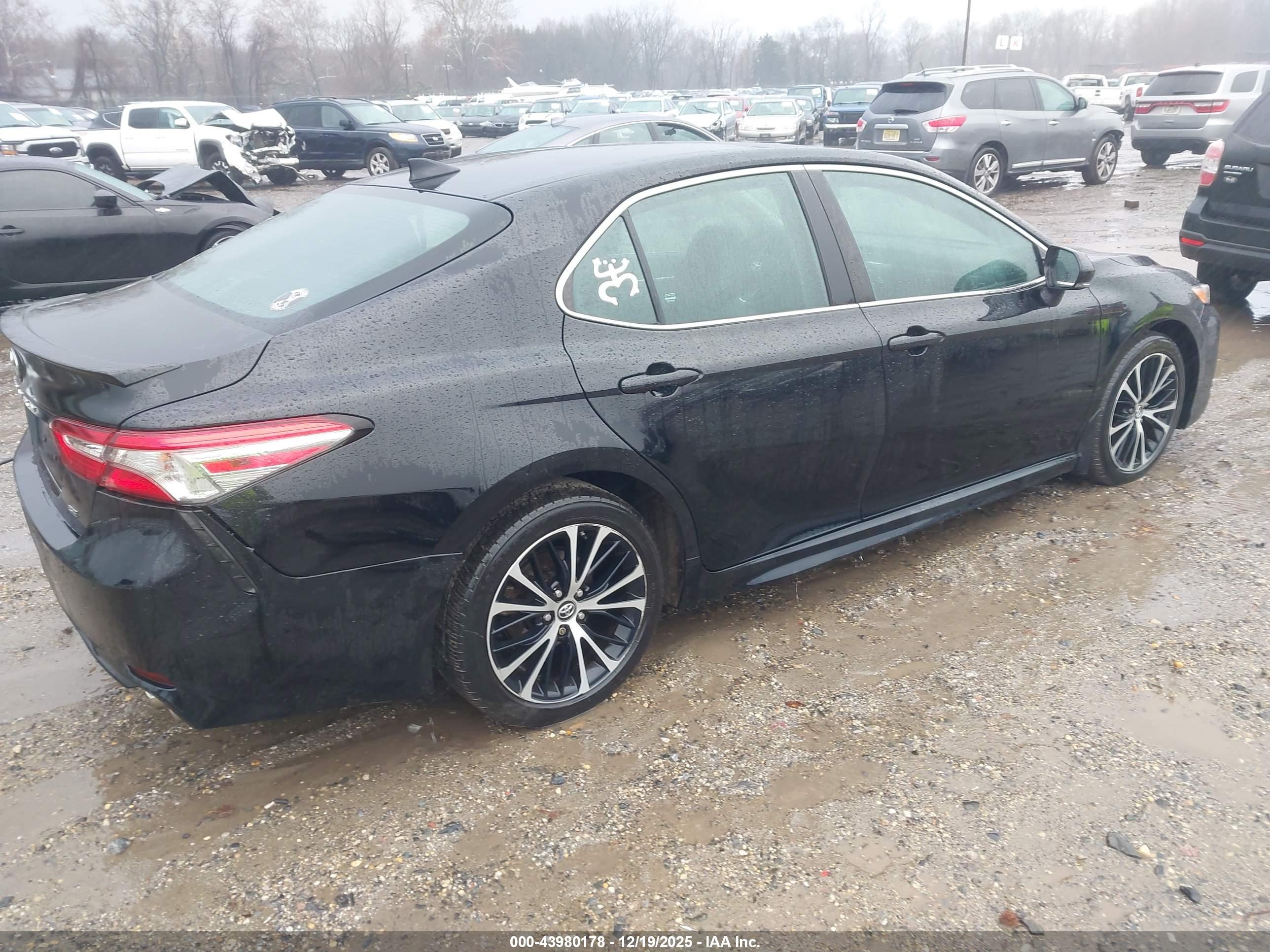 TOYOTA CAMRY image 4