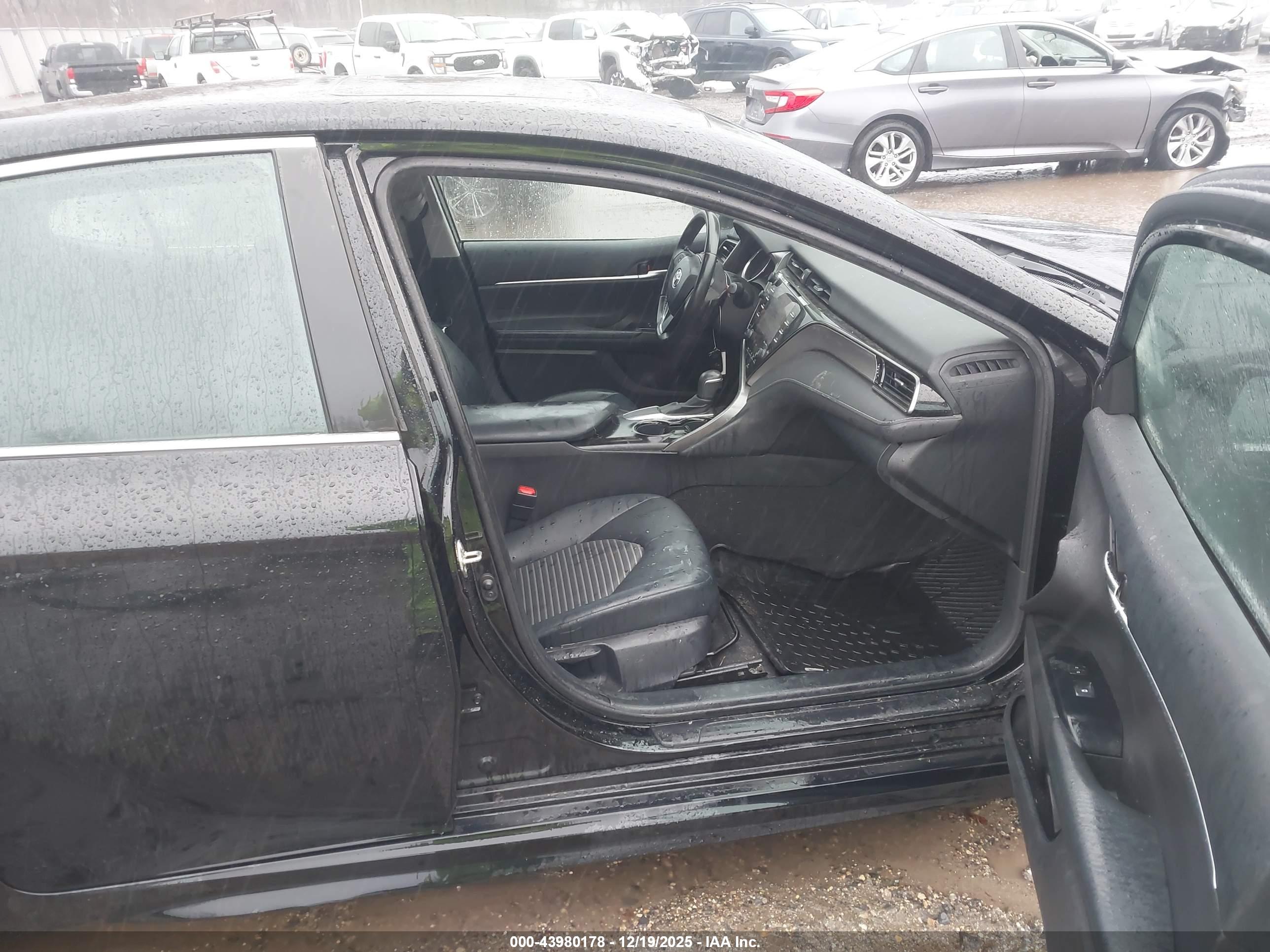 TOYOTA CAMRY image 5