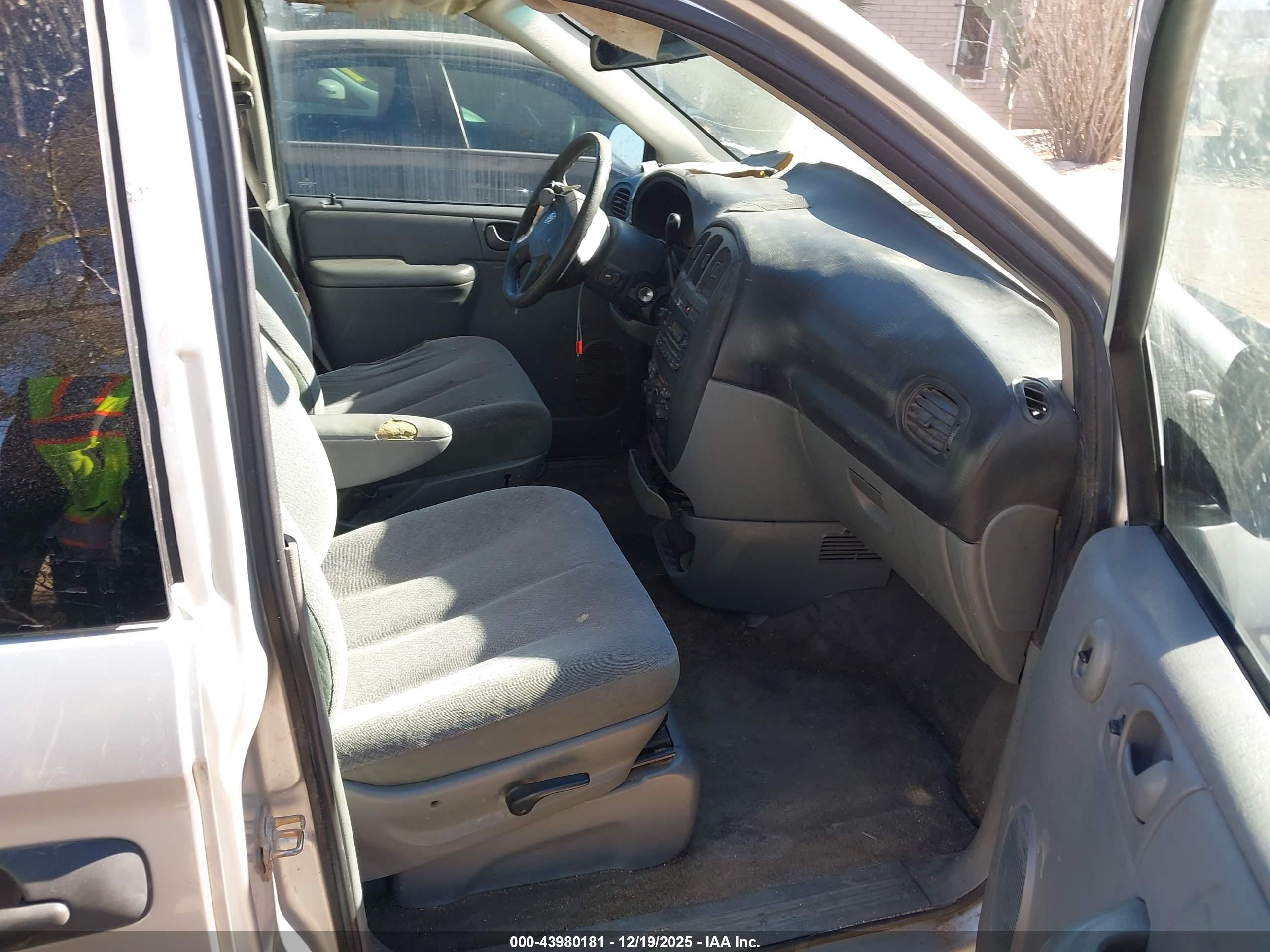 DODGE GRAND image 5