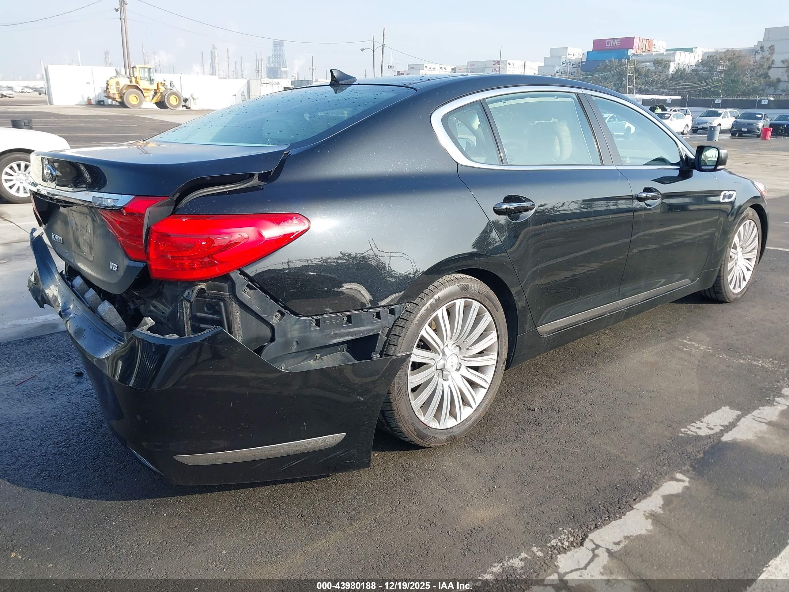 KIA K900 image 4