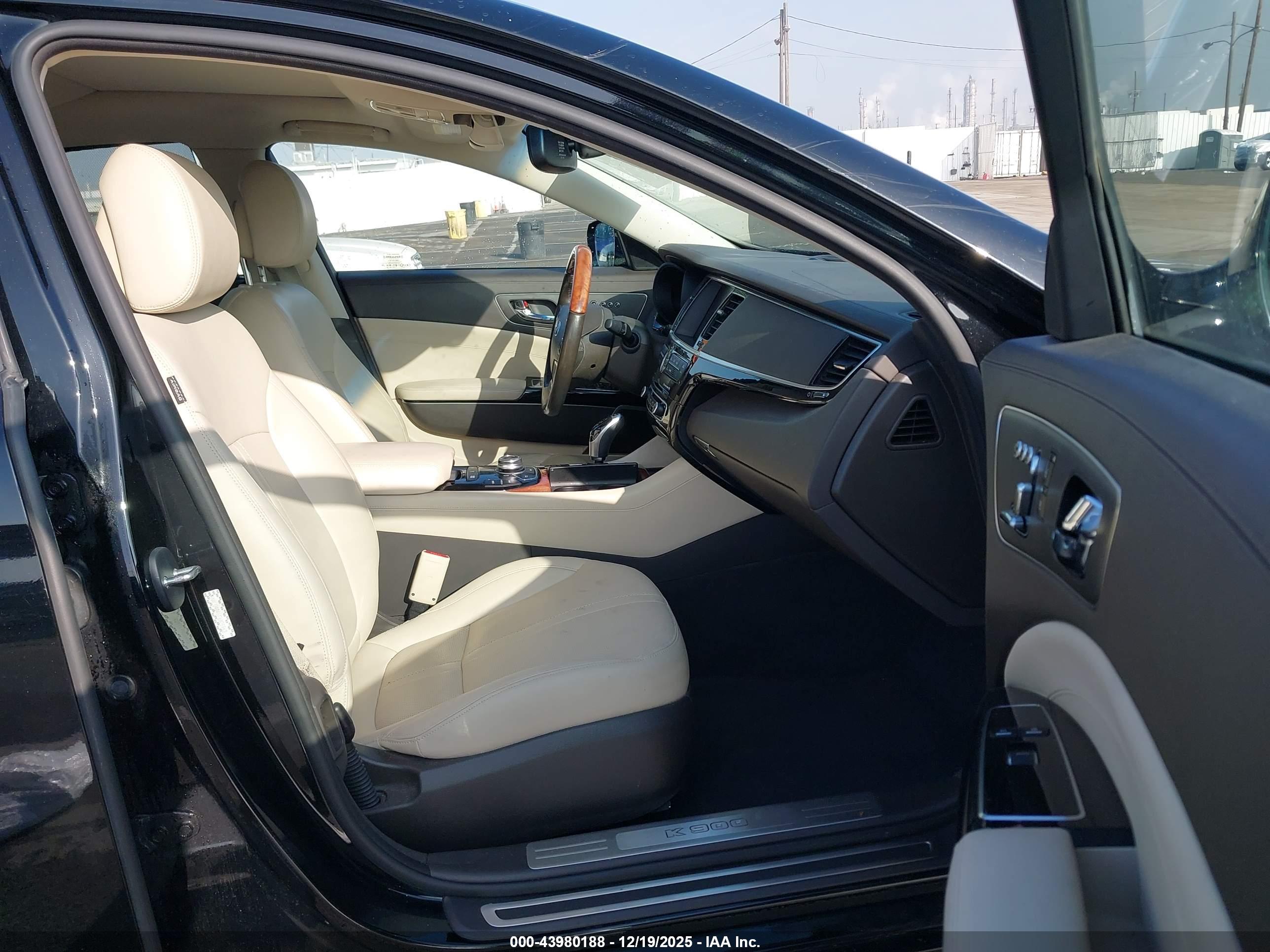 KIA K900 image 5