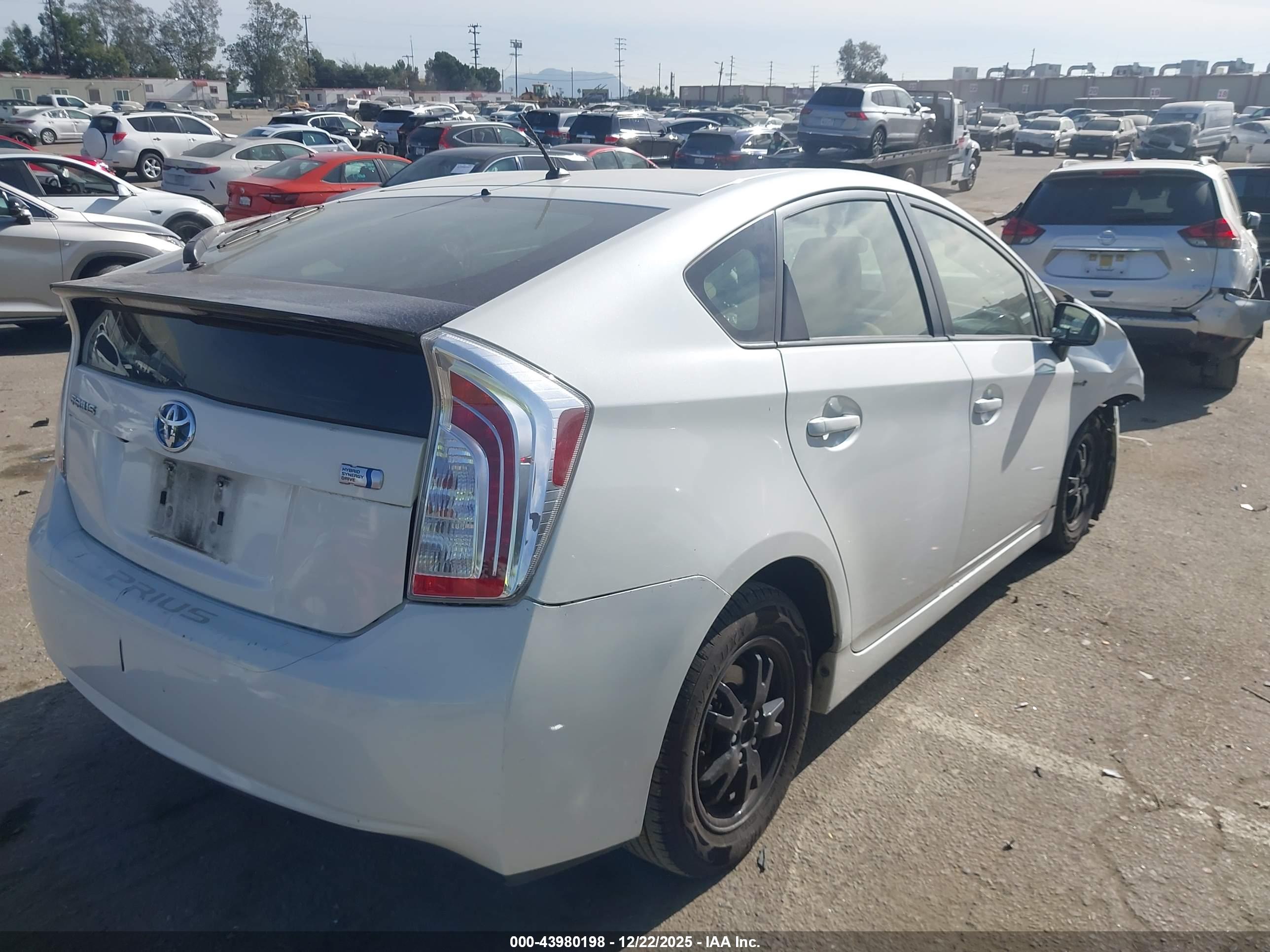 TOYOTA PRIUS image 4