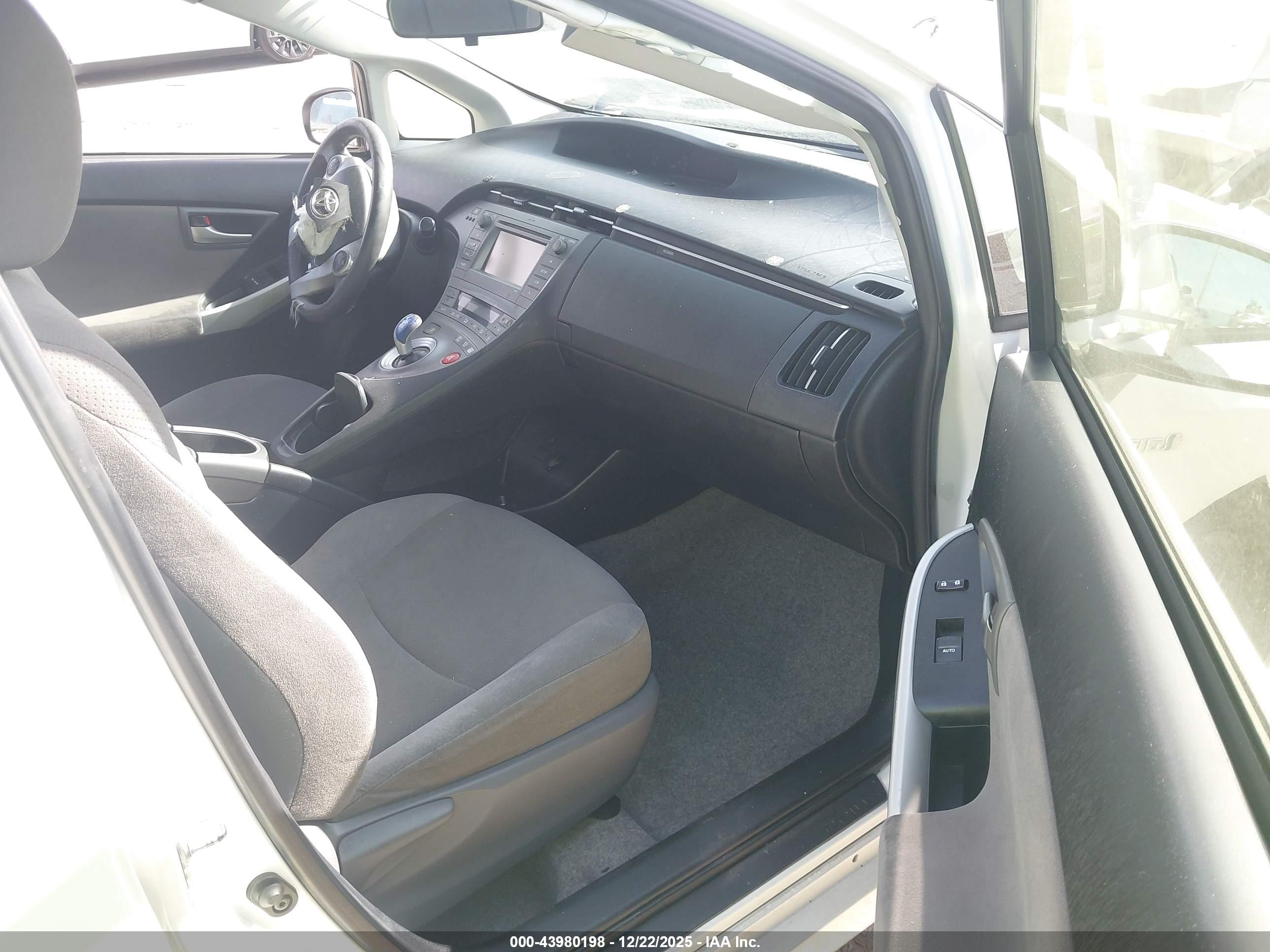 TOYOTA PRIUS image 5