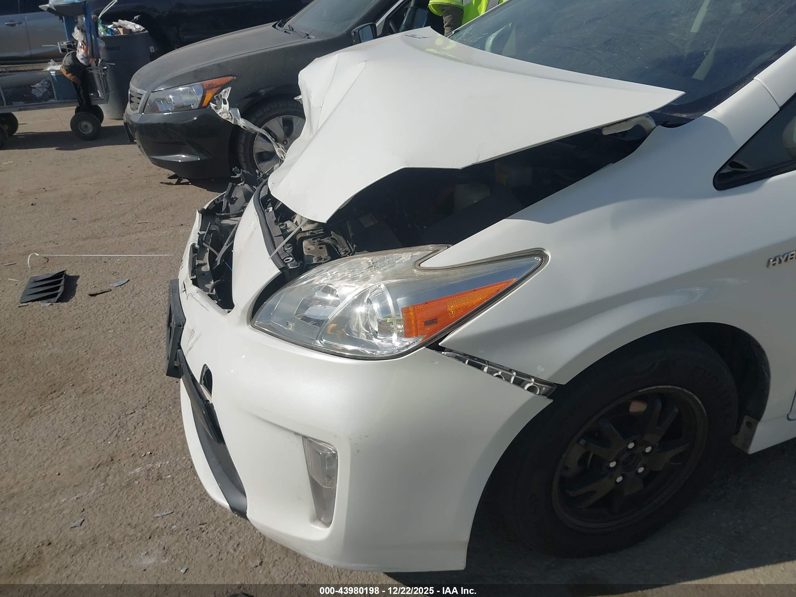 TOYOTA PRIUS image 6