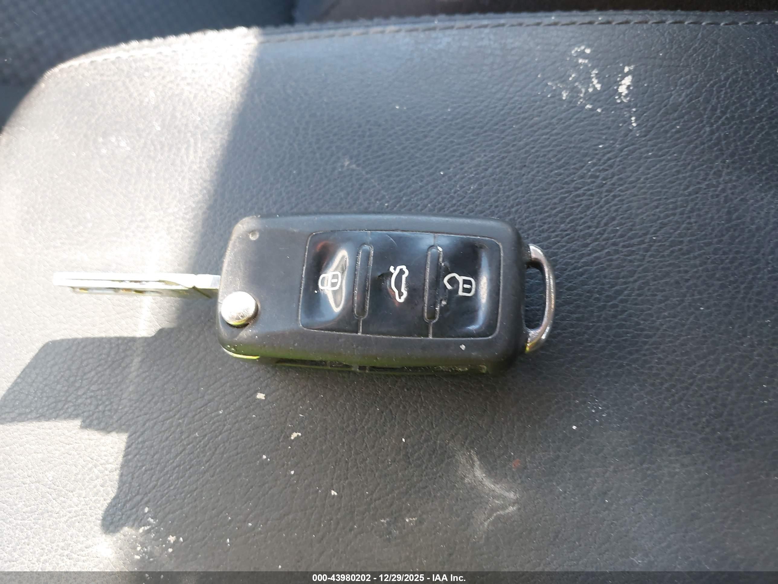VOLKSWAGEN PASSAT image 11