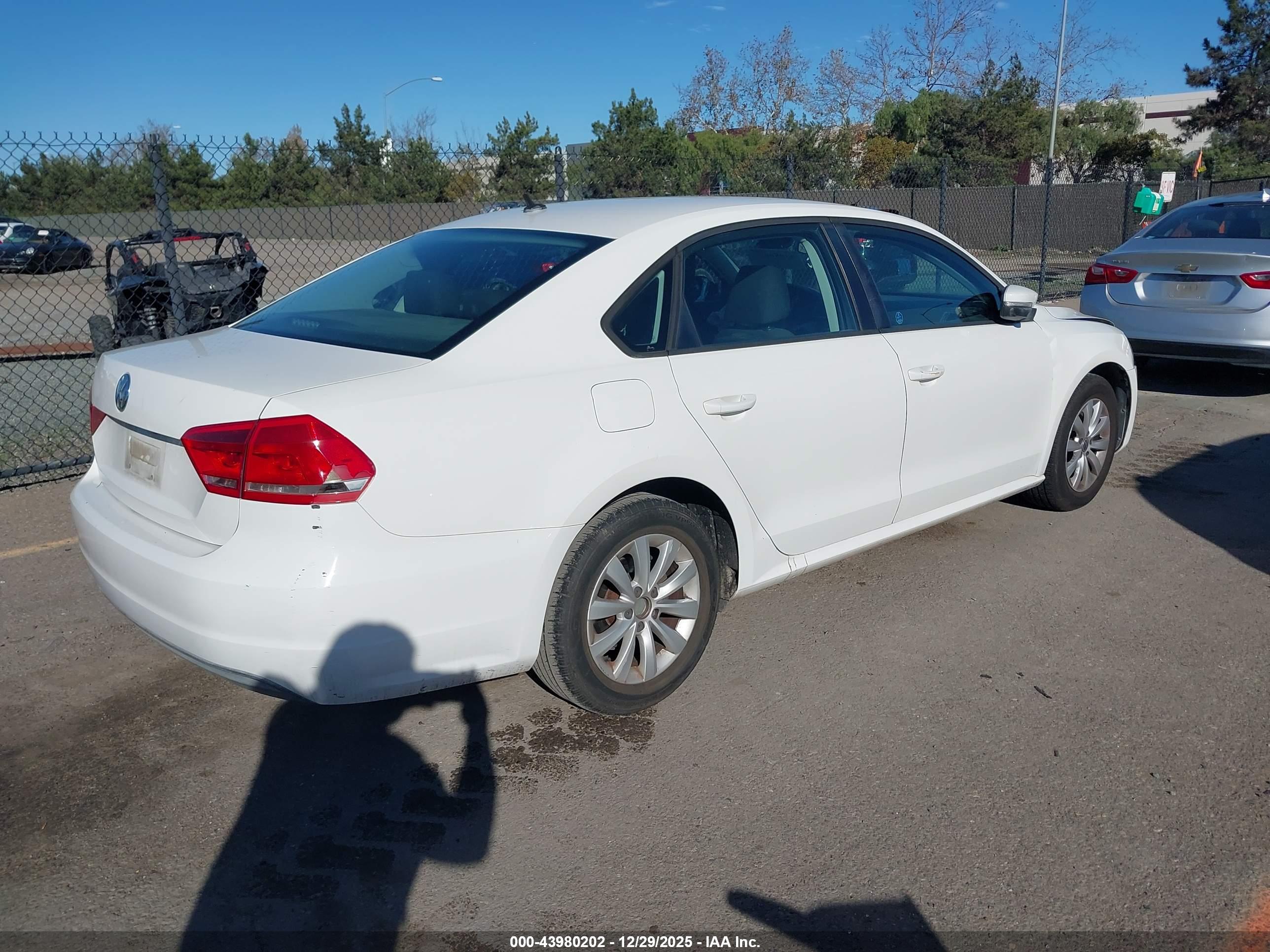 VOLKSWAGEN PASSAT image 4