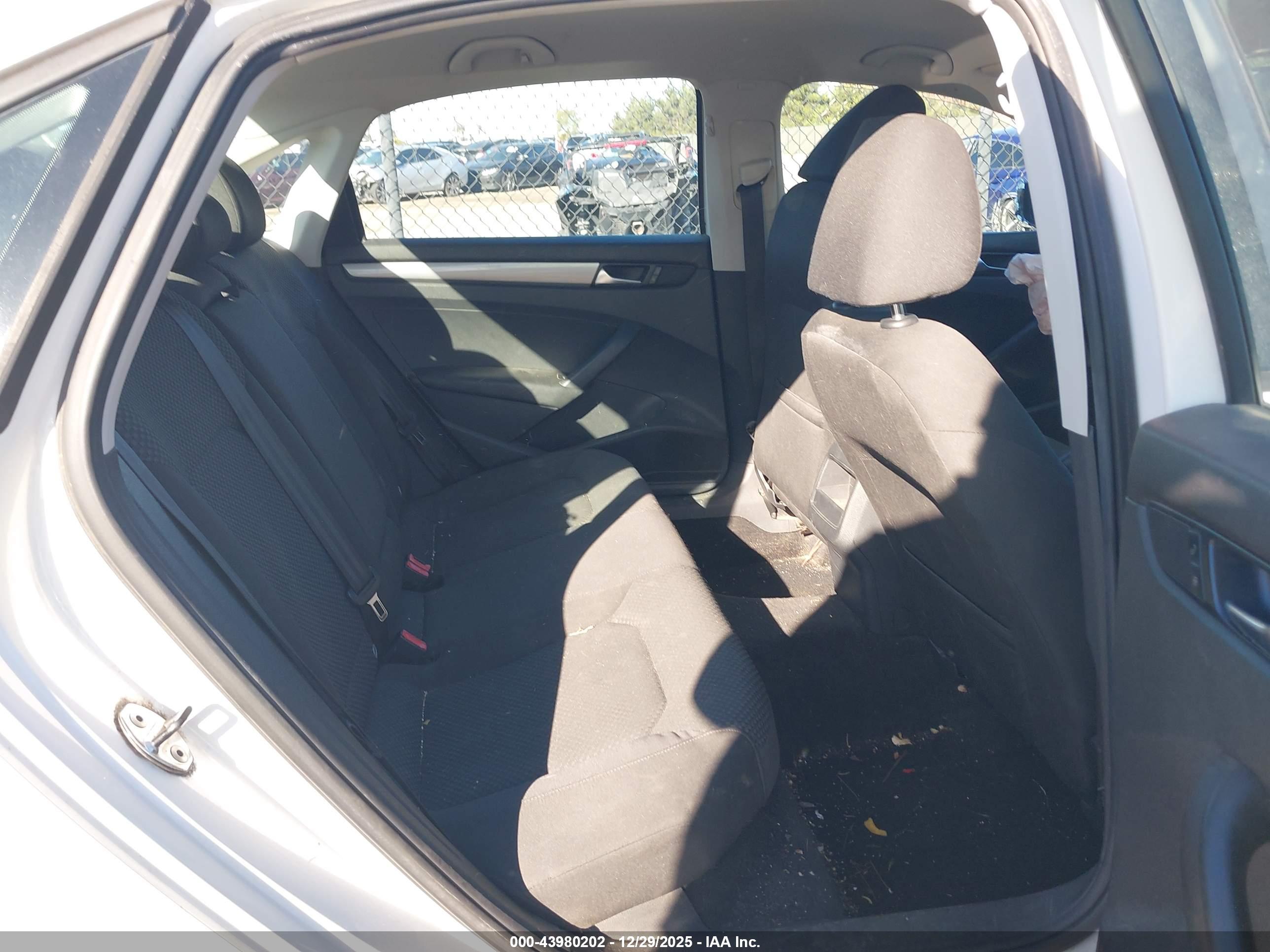 VOLKSWAGEN PASSAT image 8