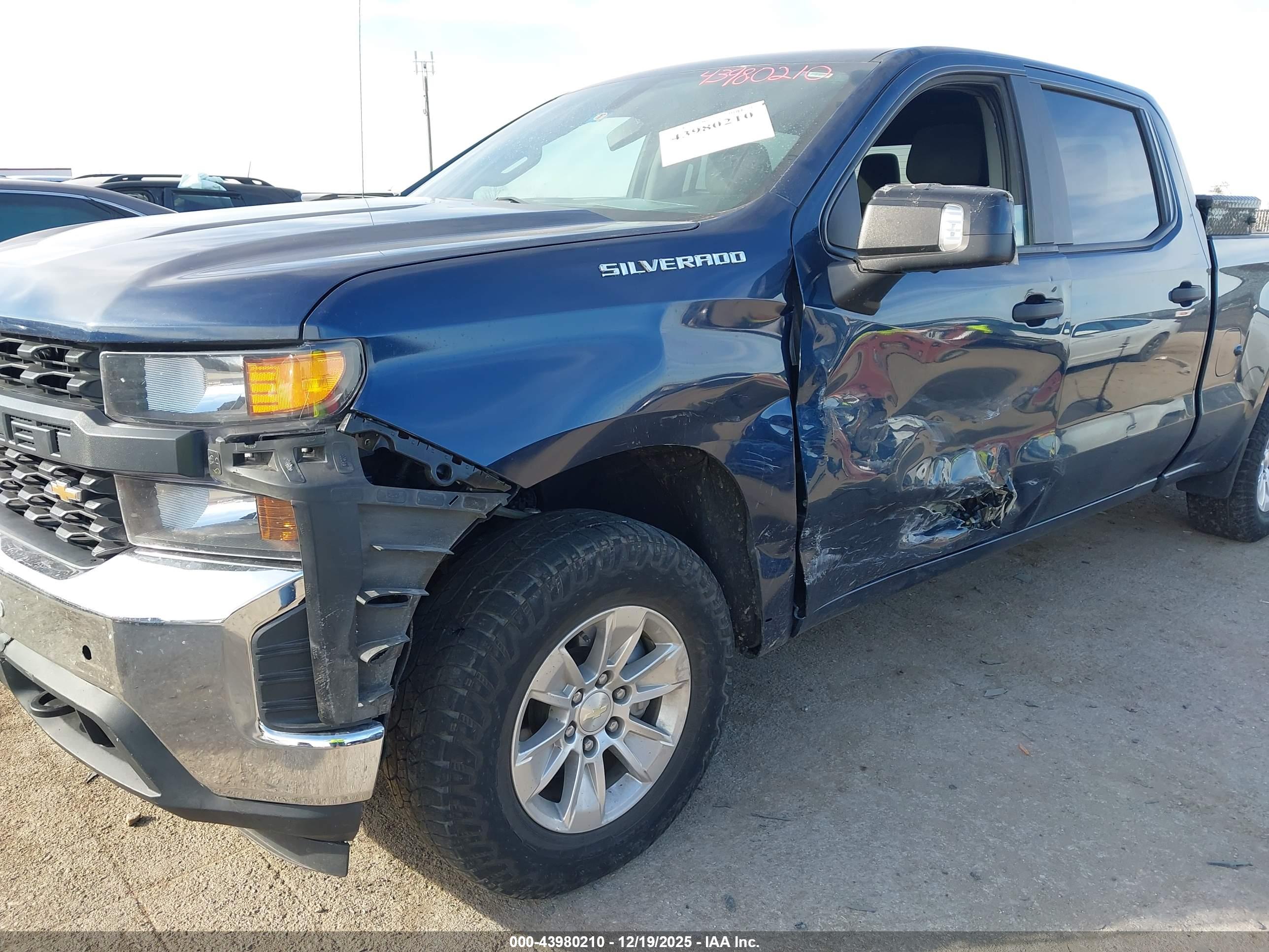 CHEVROLET SILVERADO image 6