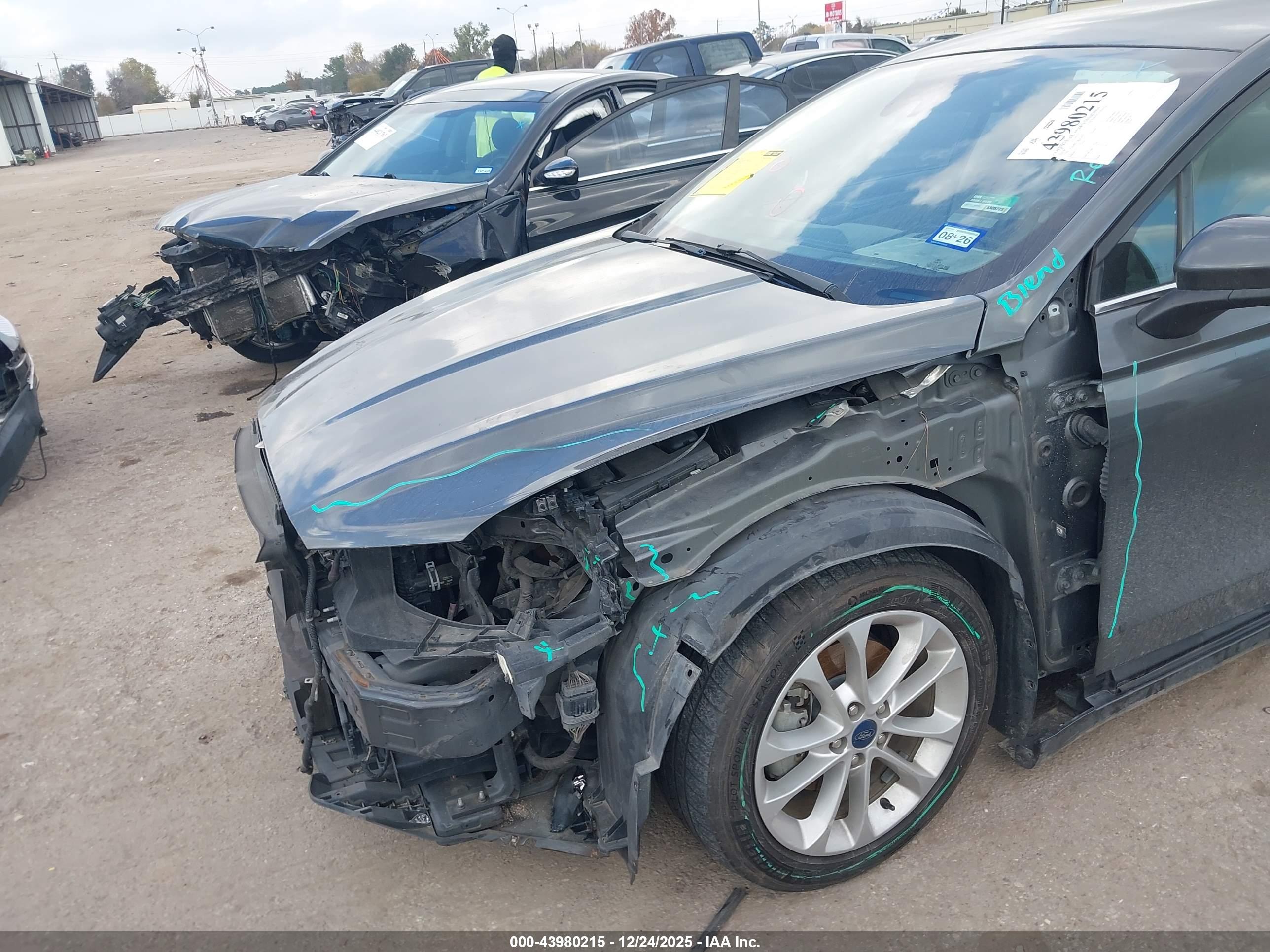 FORD FUSION image 6