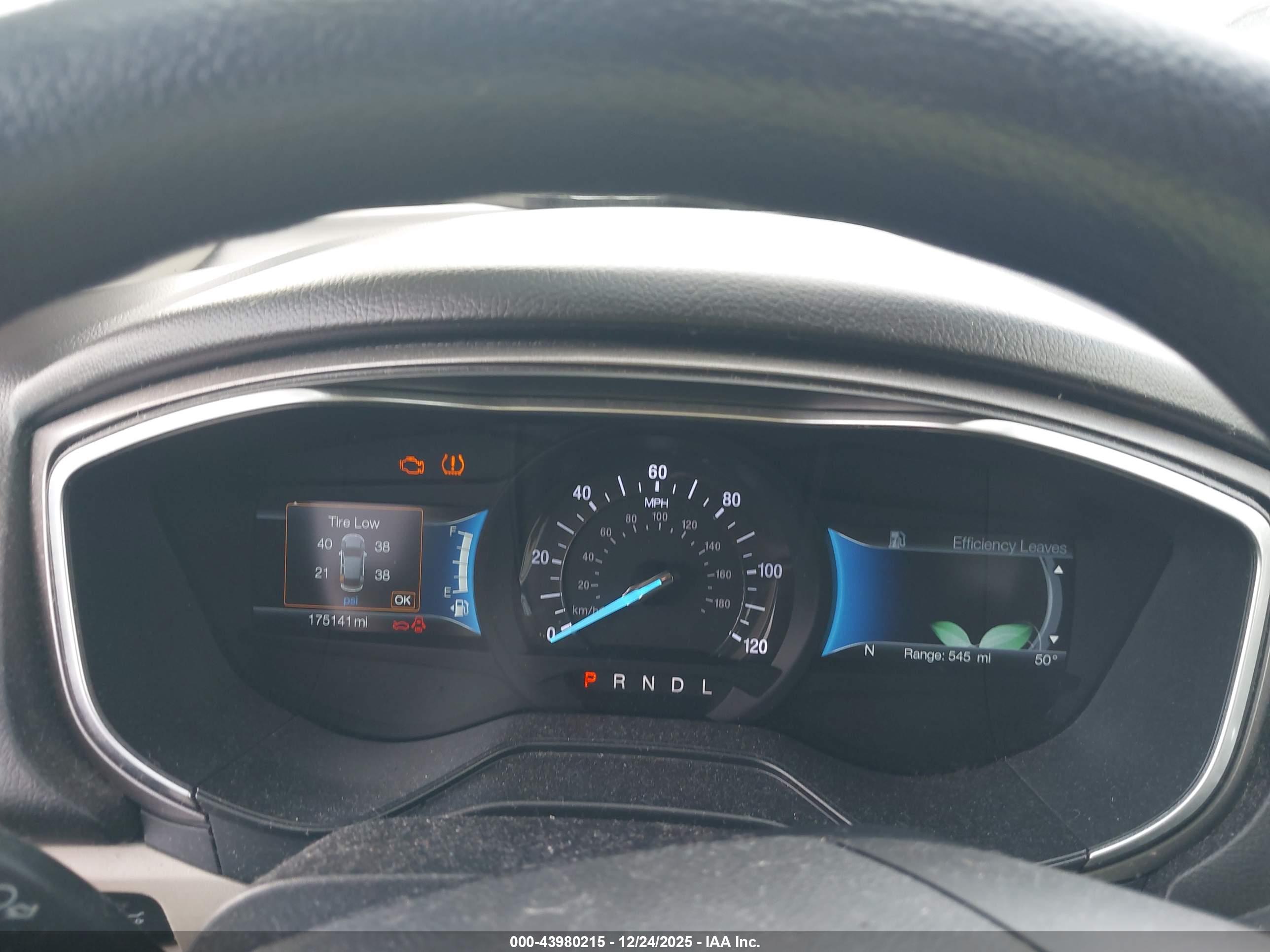 FORD FUSION image 7