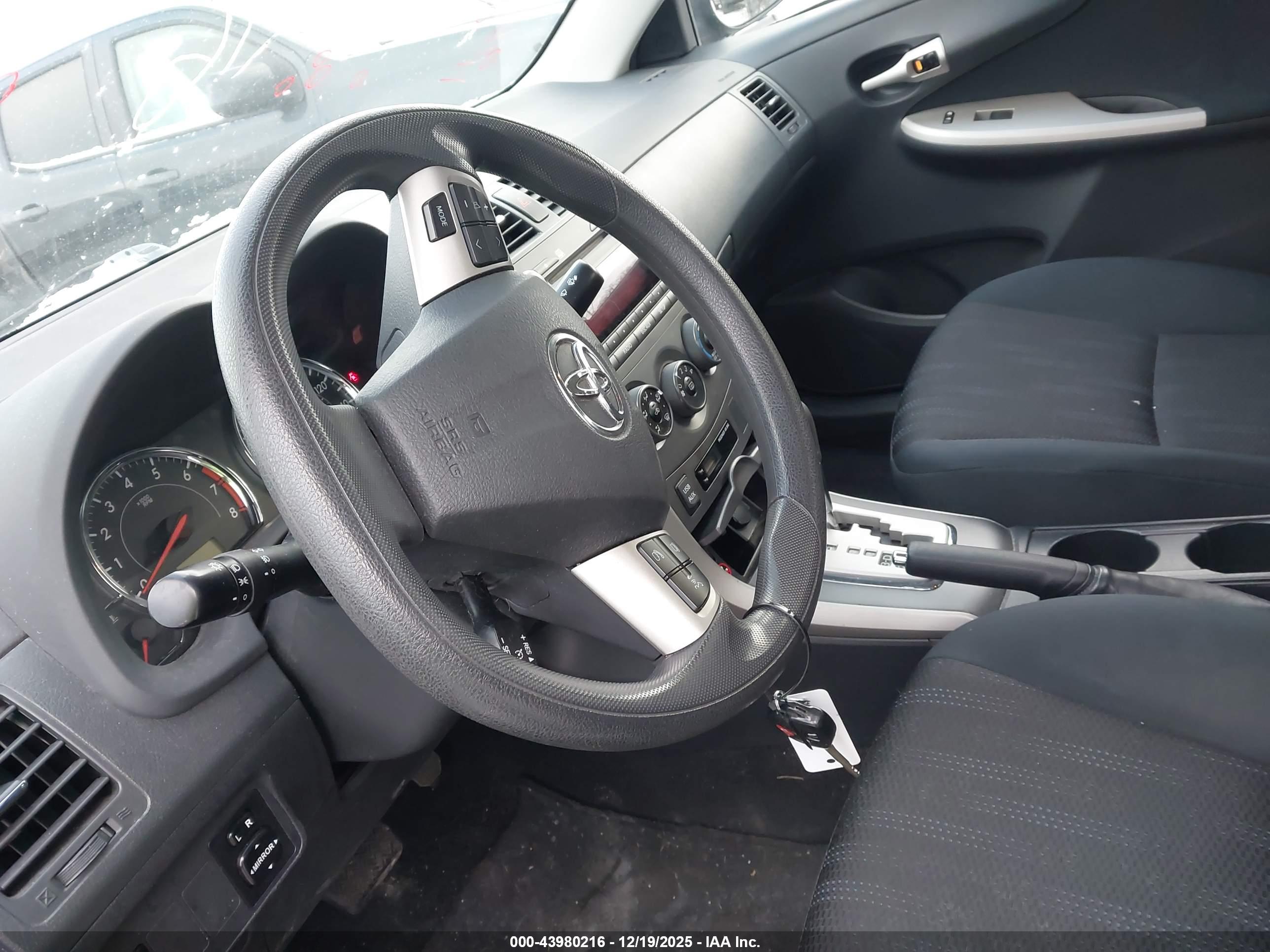TOYOTA COROLLA image 11