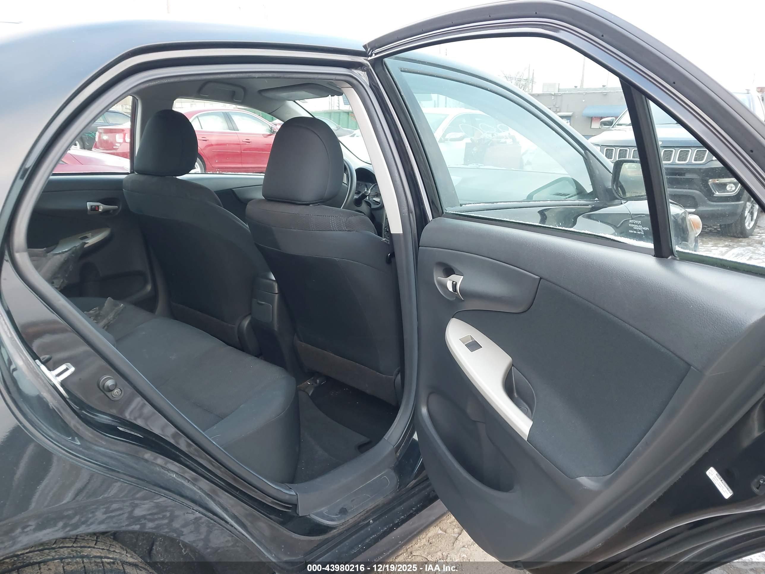 TOYOTA COROLLA image 8