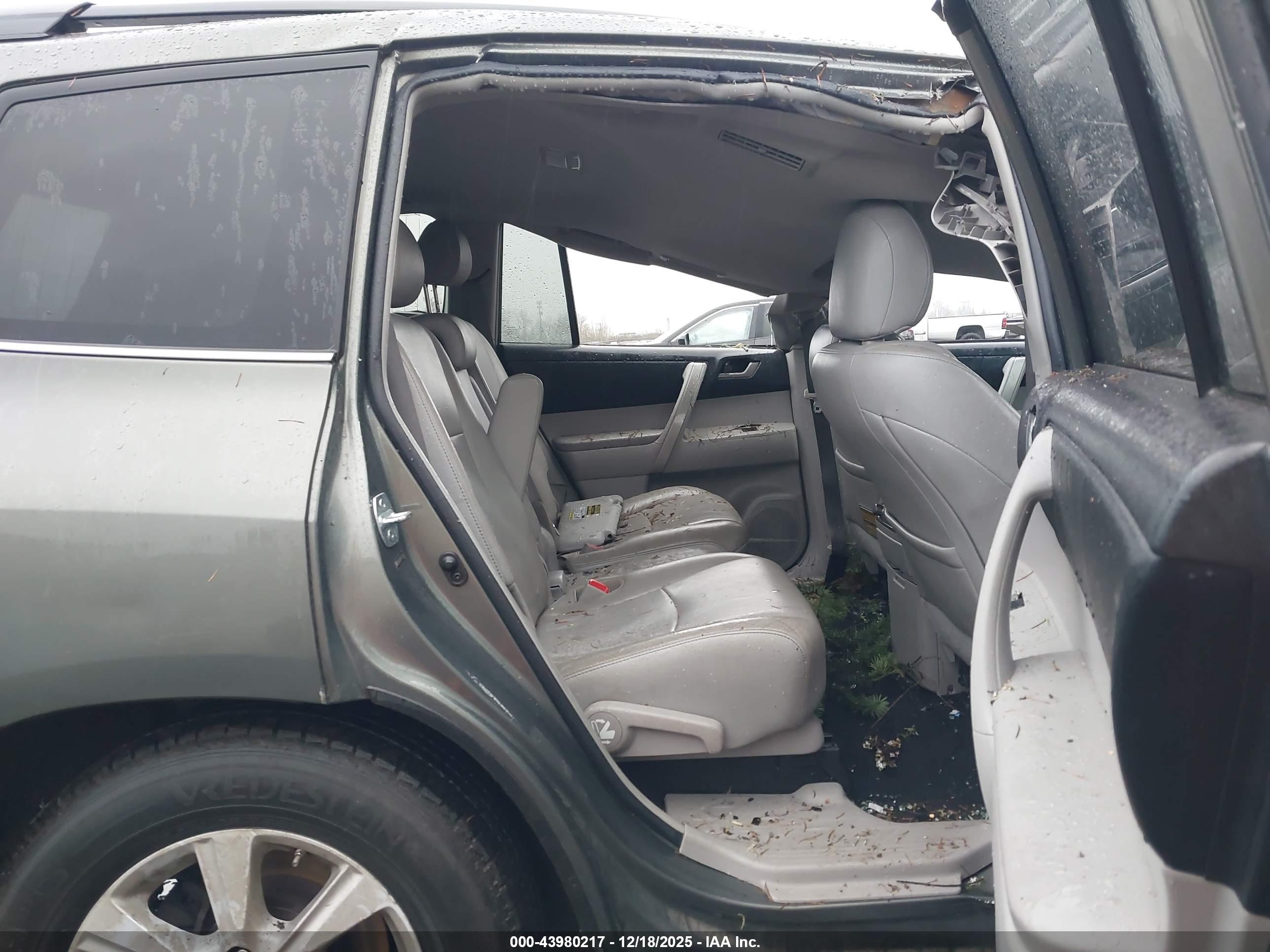 TOYOTA HIGHLANDER image 8