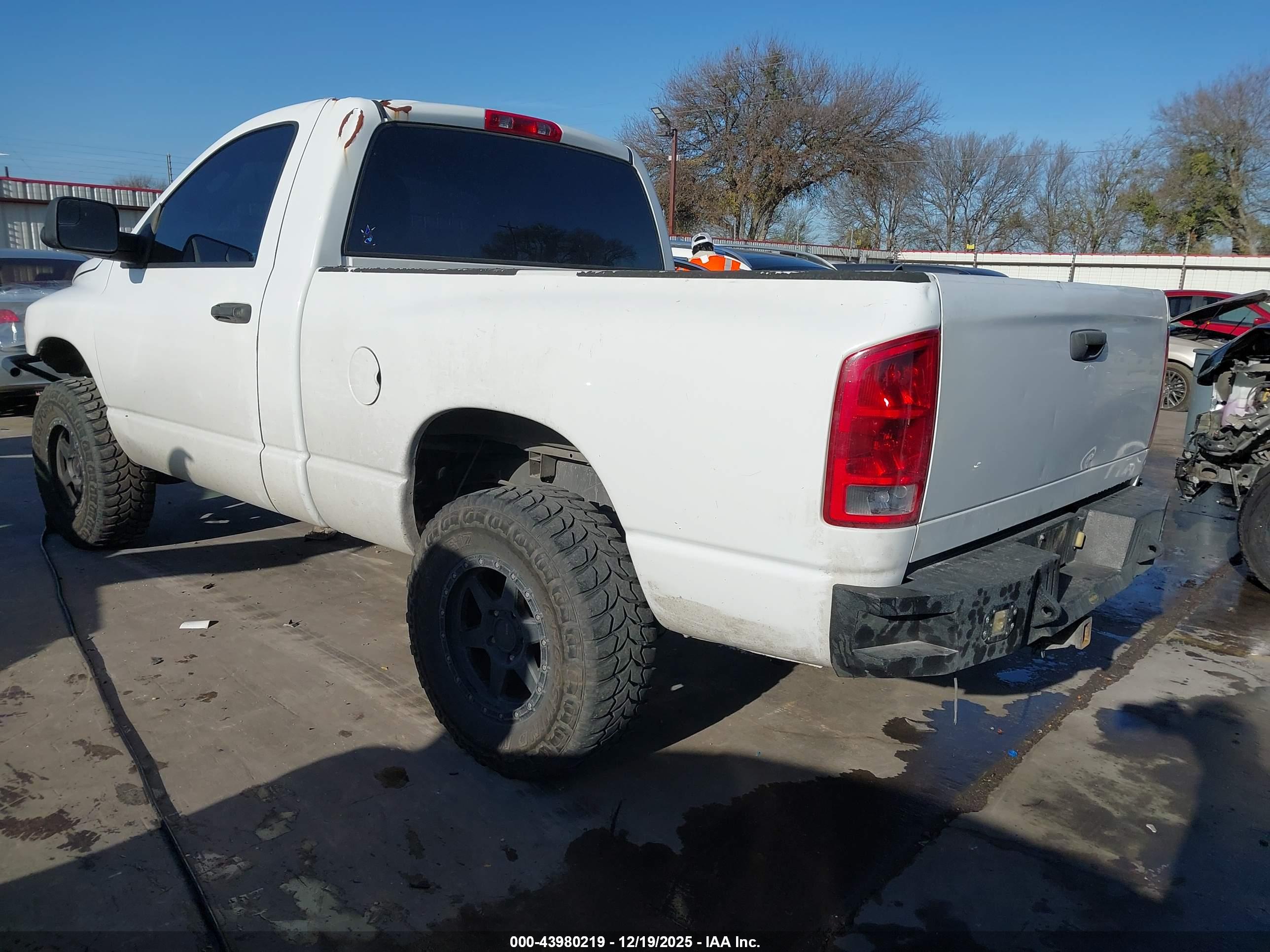 DODGE RAM image 3