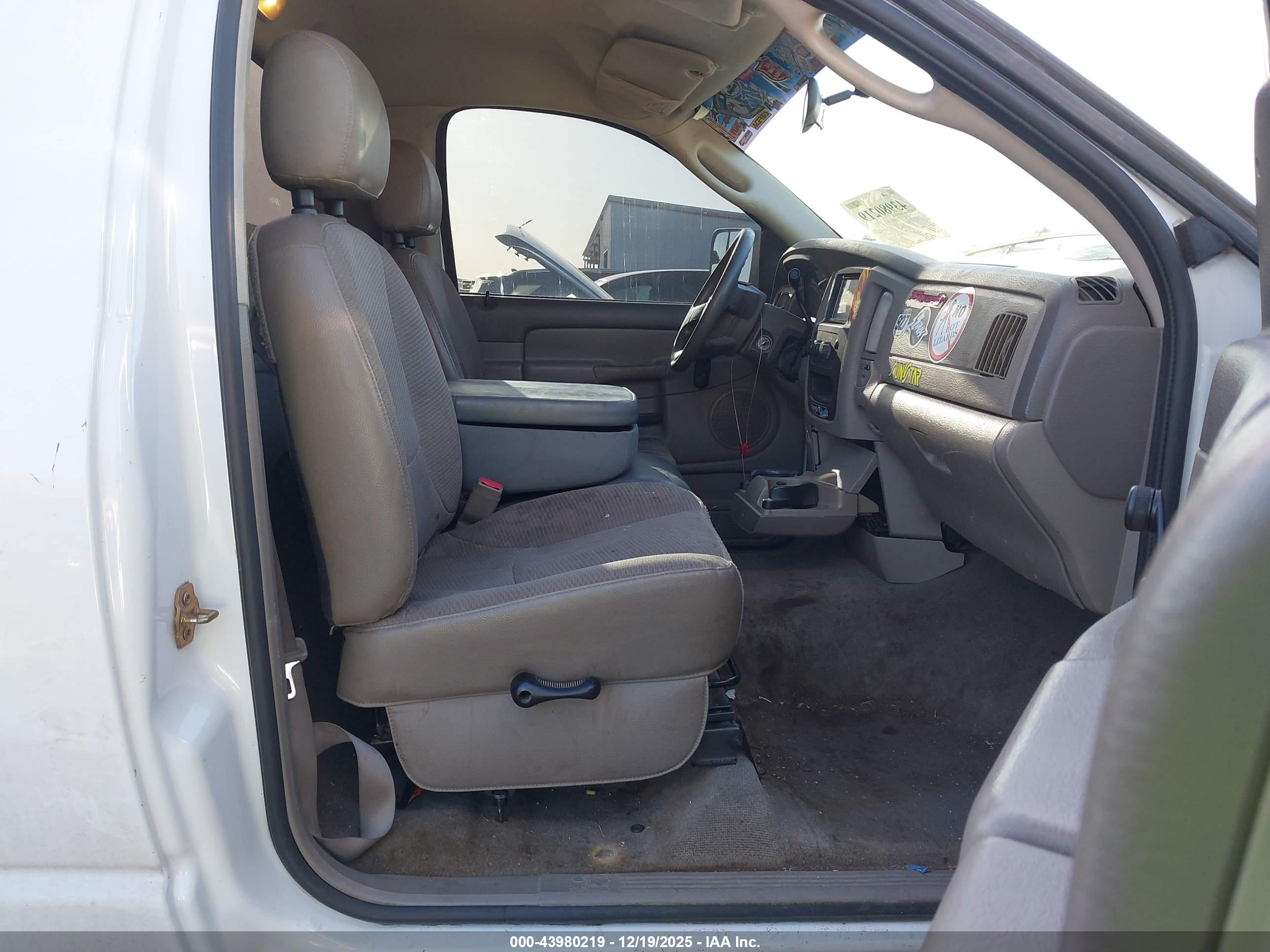 DODGE RAM image 5