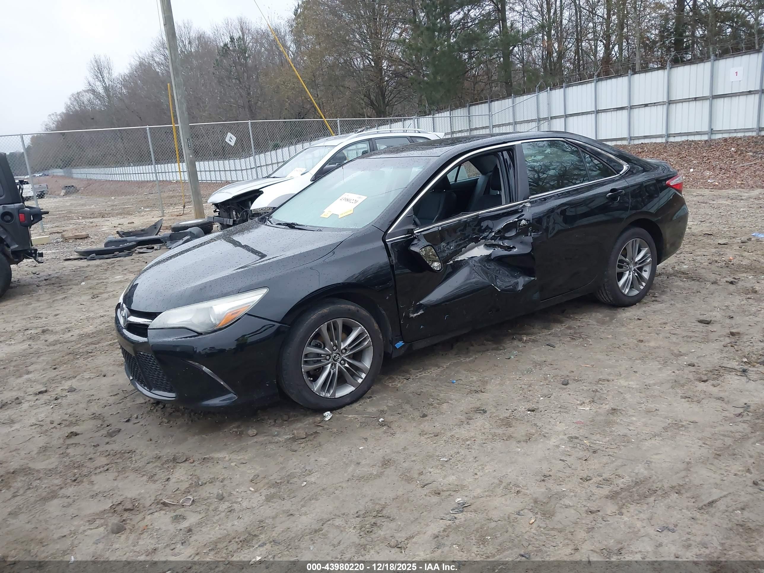 TOYOTA CAMRY image 2