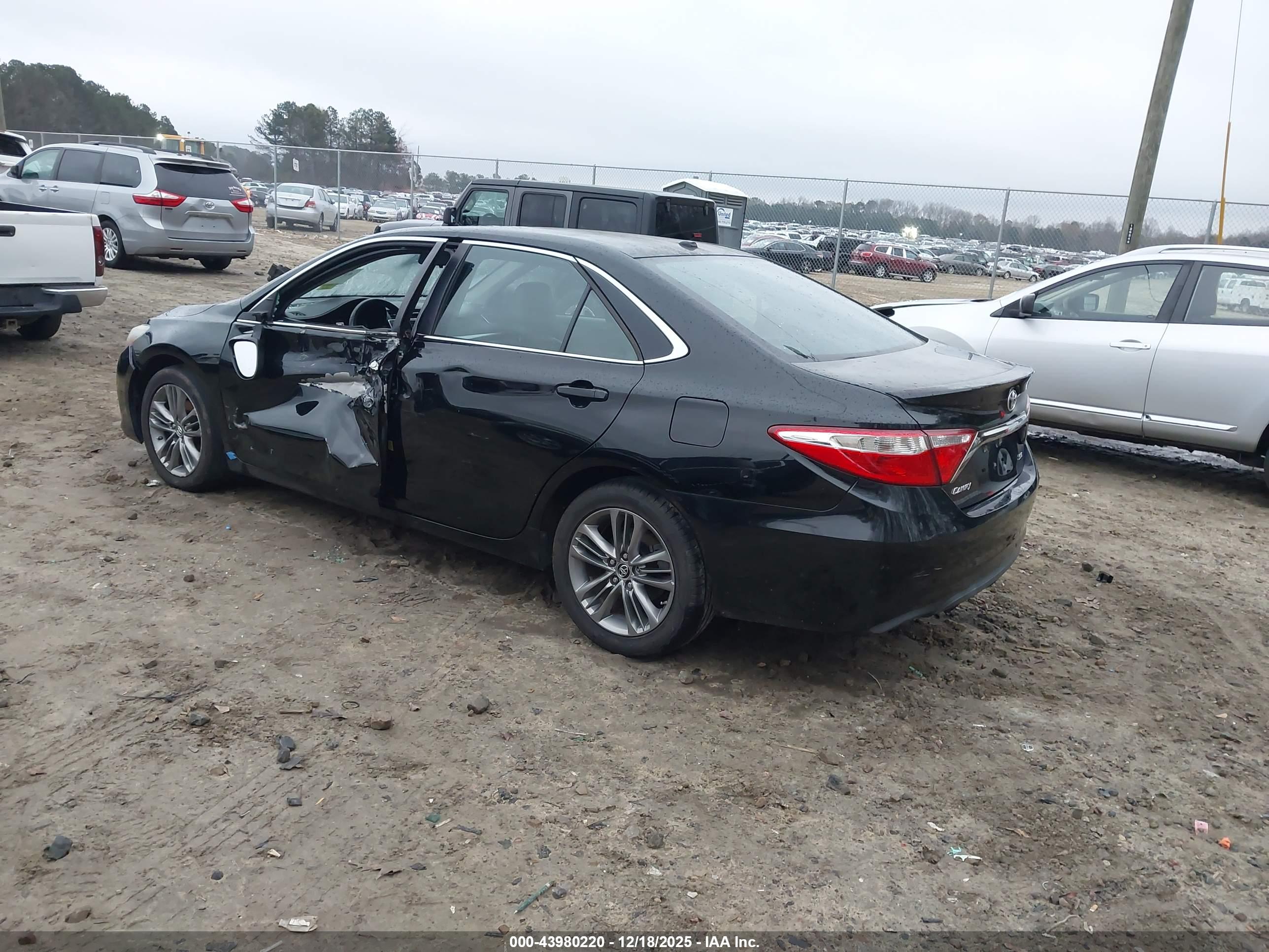 TOYOTA CAMRY image 3